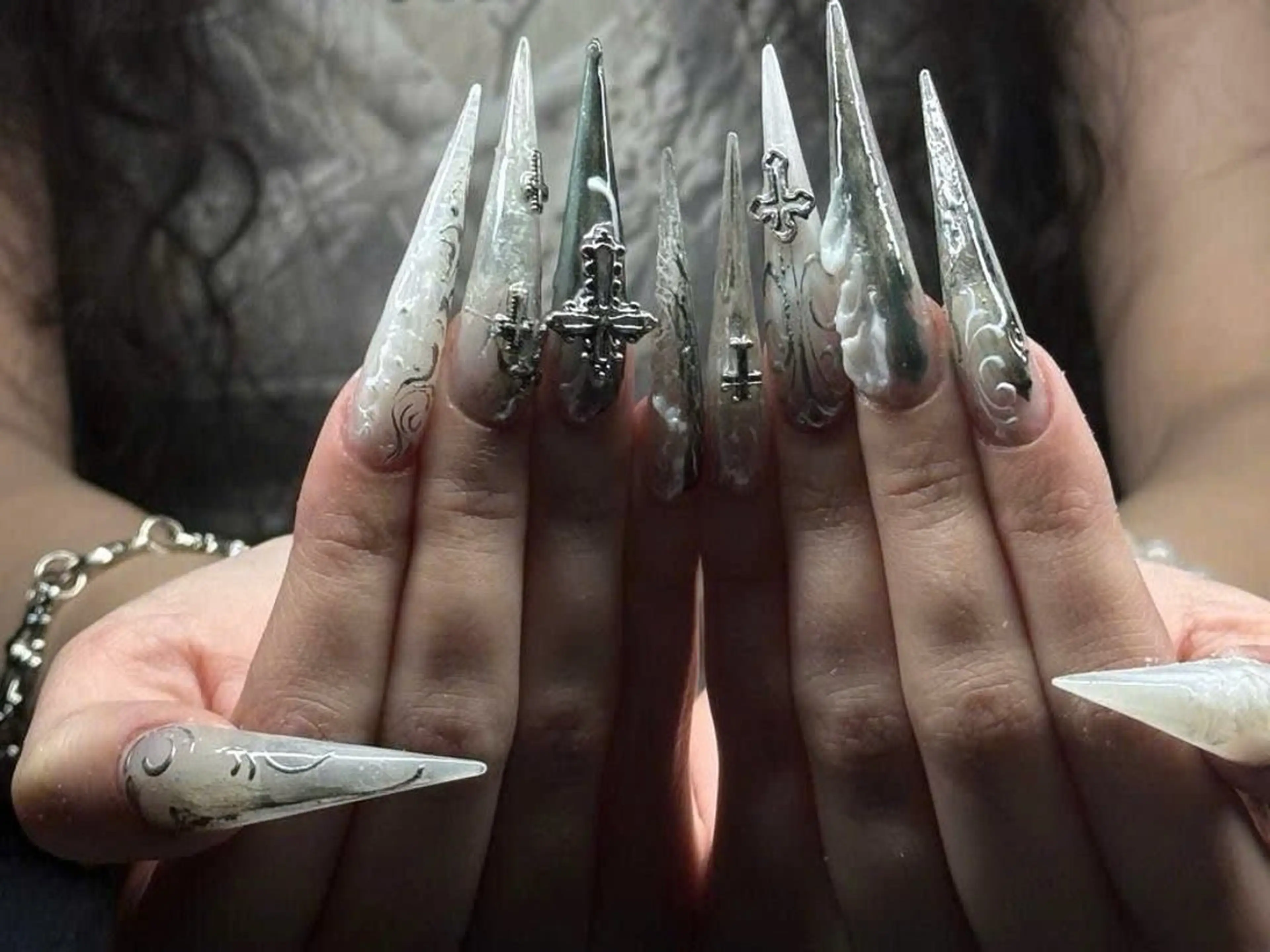 ネイル マグネットネイル ミラーネイル ニュアンスネイル シンプルネイル ハンドネイル ハンドケア 古賀 佳織のネイルデザイン