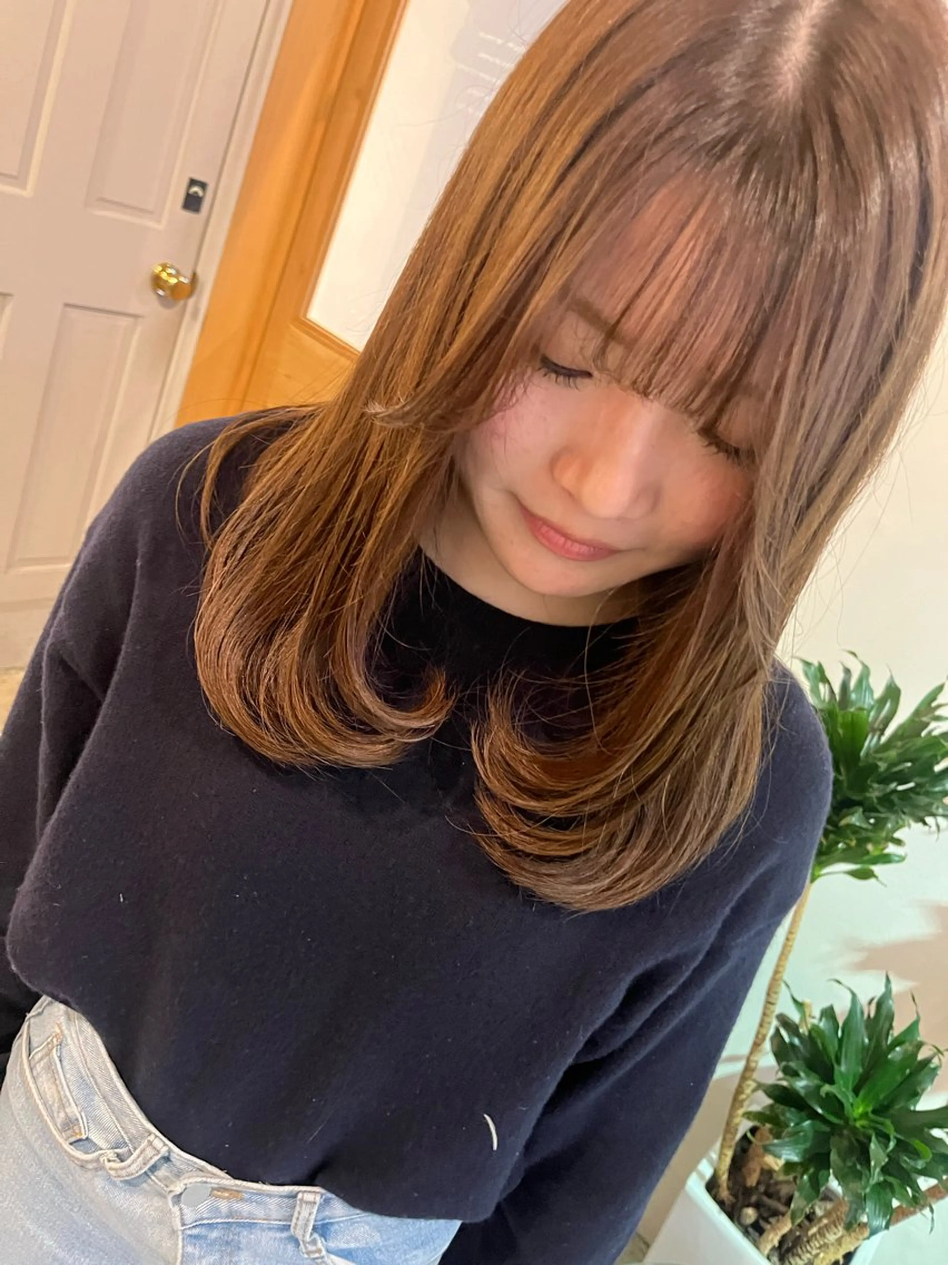 ミディアム 顔まわりレイヤー レイヤーカット 高石 未唯のヘアスタイル