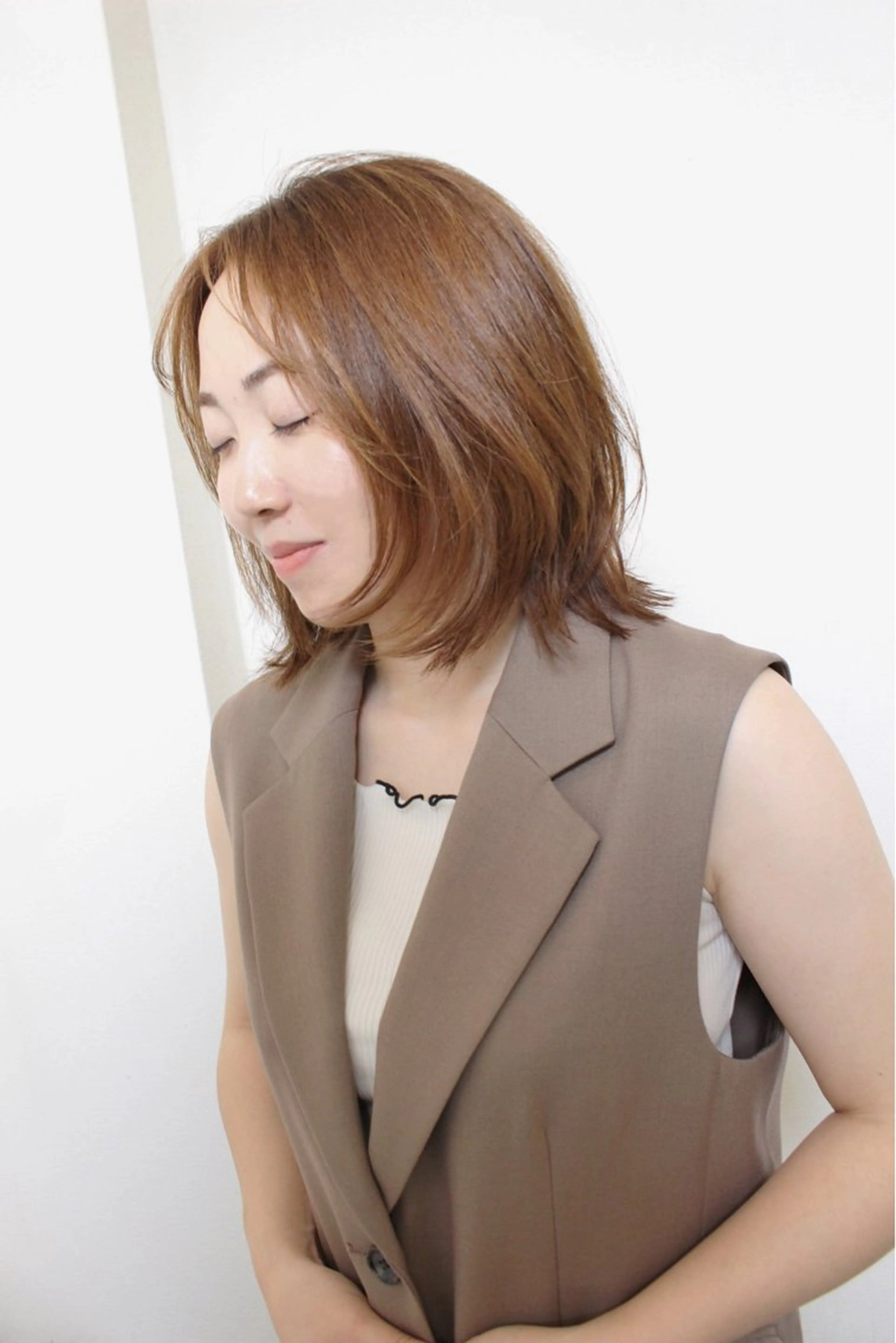 ミディアム カラー ベージュカラー ボブ レイヤーカット 外ハネヘア ウルフカット カット ヘアカラー 土居 正季のヘアスタイル