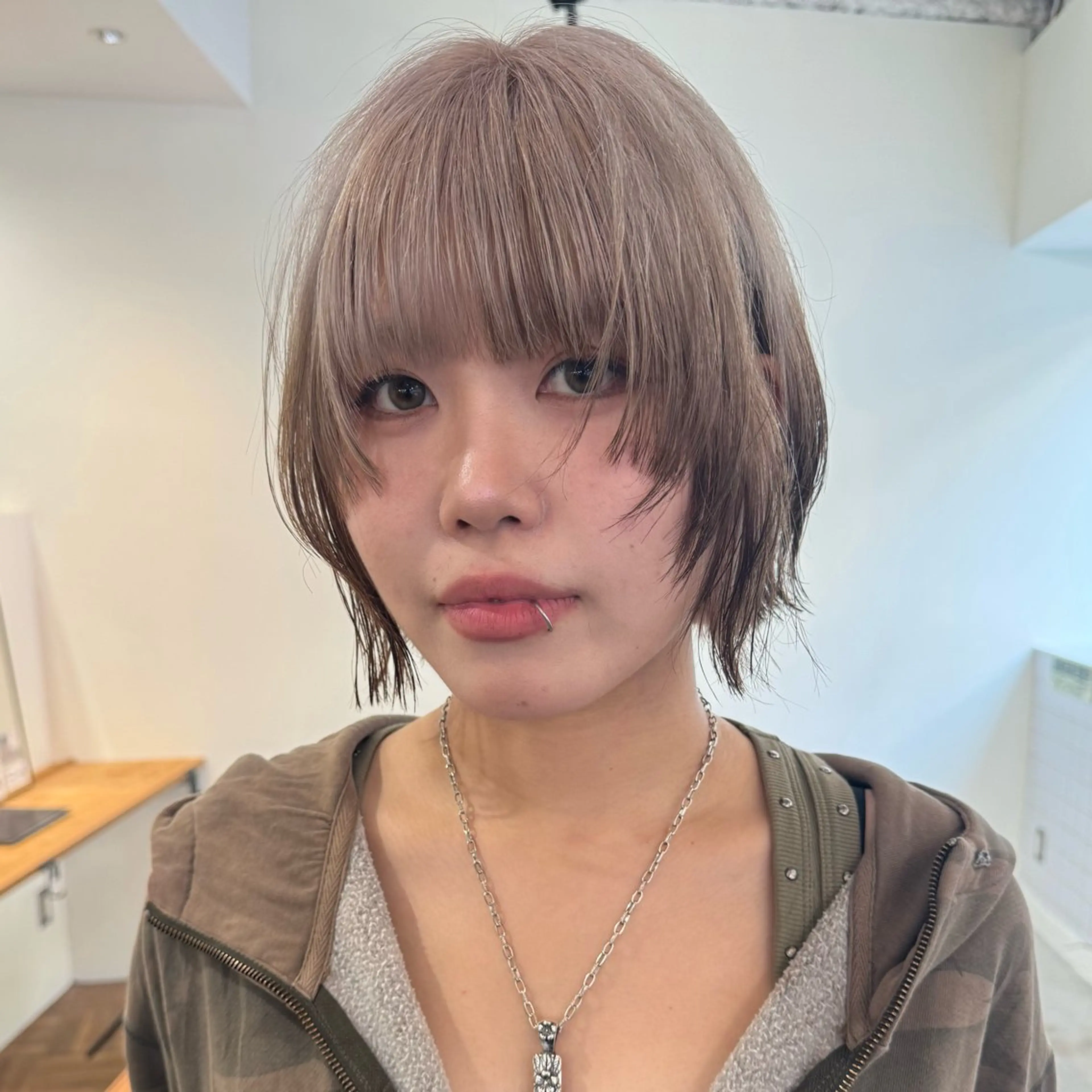 ショート カラー カット ふみさん/ブリーチ/ ボブ/ウルフのヘアスタイル