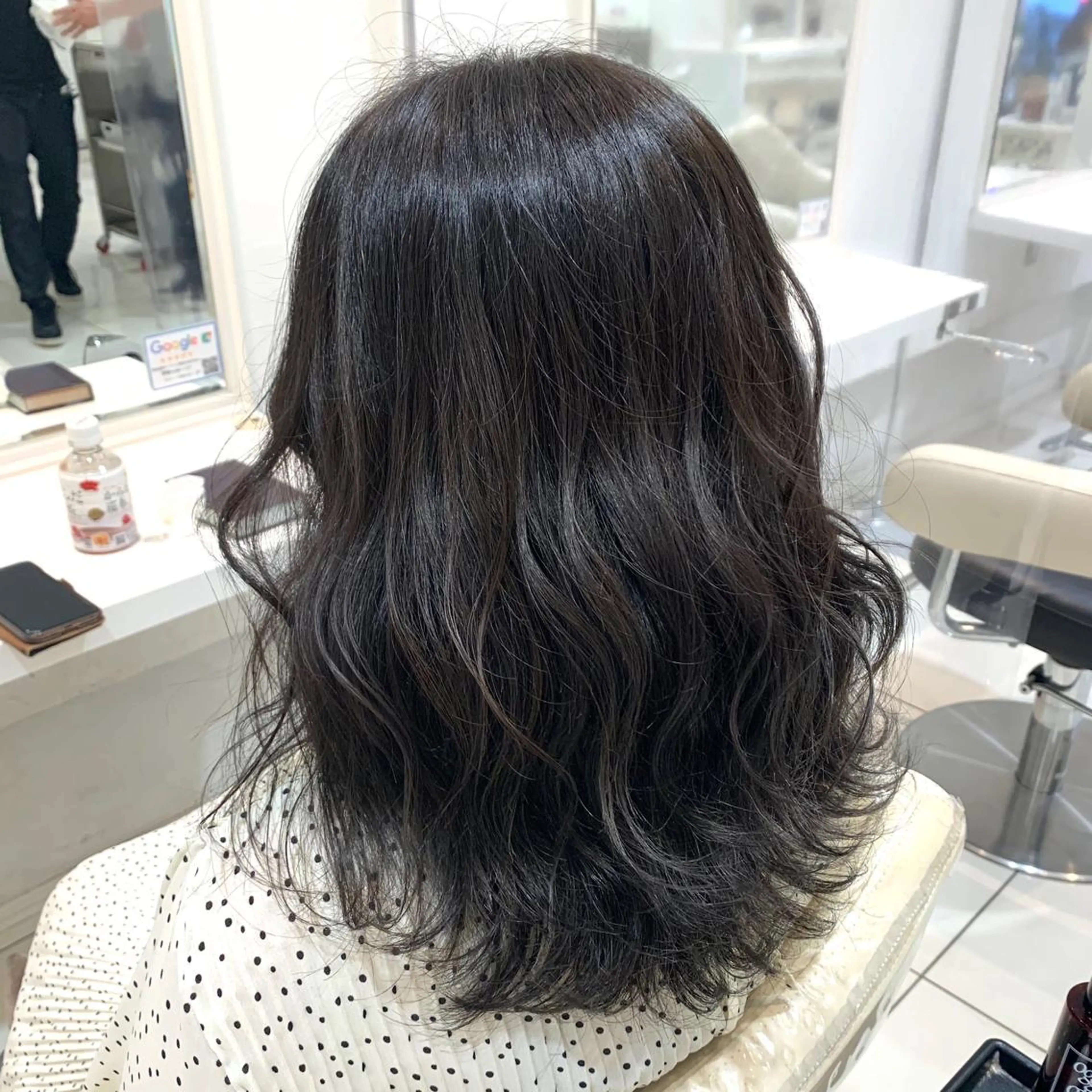 セミロング カラー イルミナカラー スターダスト 金澤 夏海のヘアスタイル