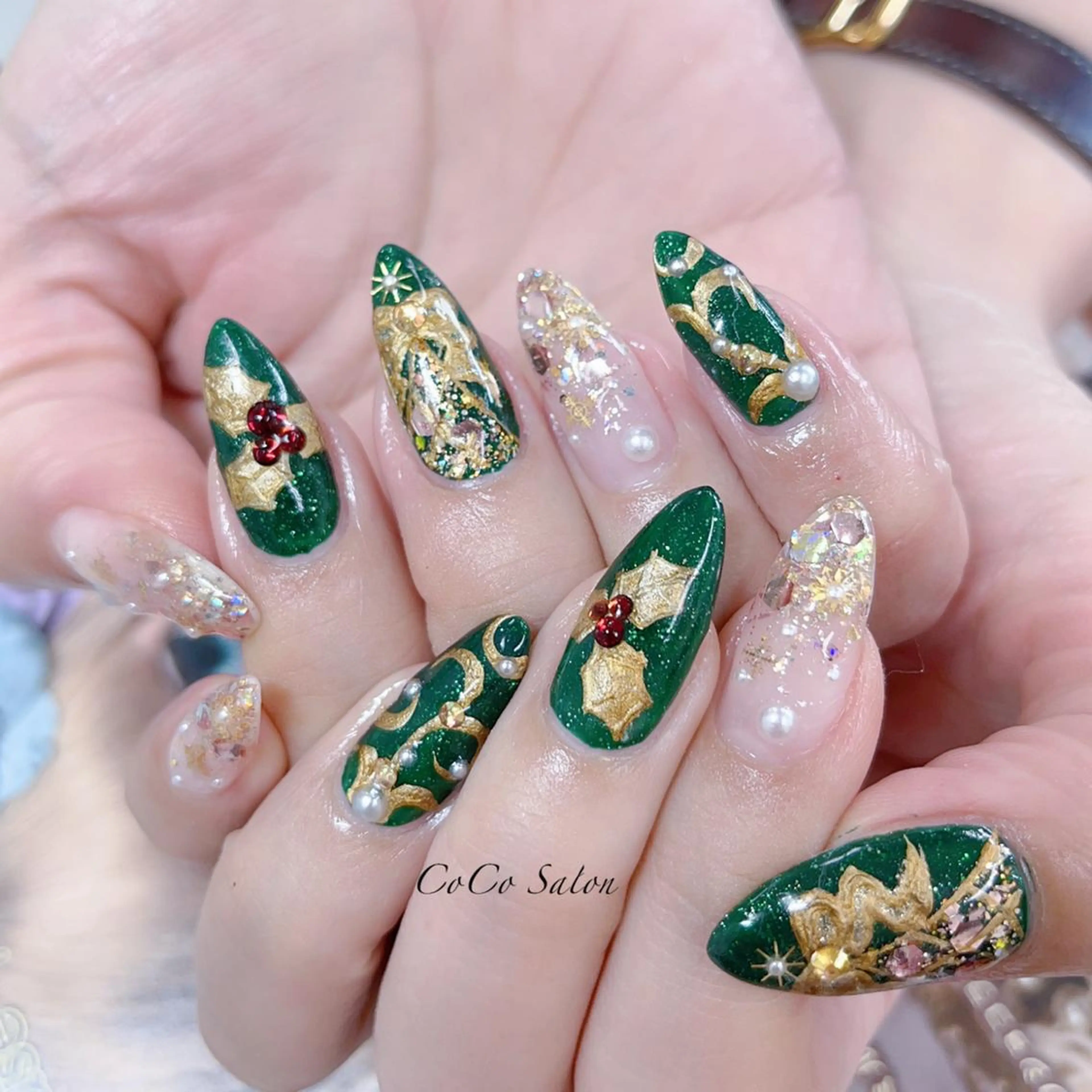 ネイル 長さ出し ジェルネイル ゴールド グラデーション グリーン ハンドネイル CoCoSalon ネイル/まつ毛予約のネイルデザイン