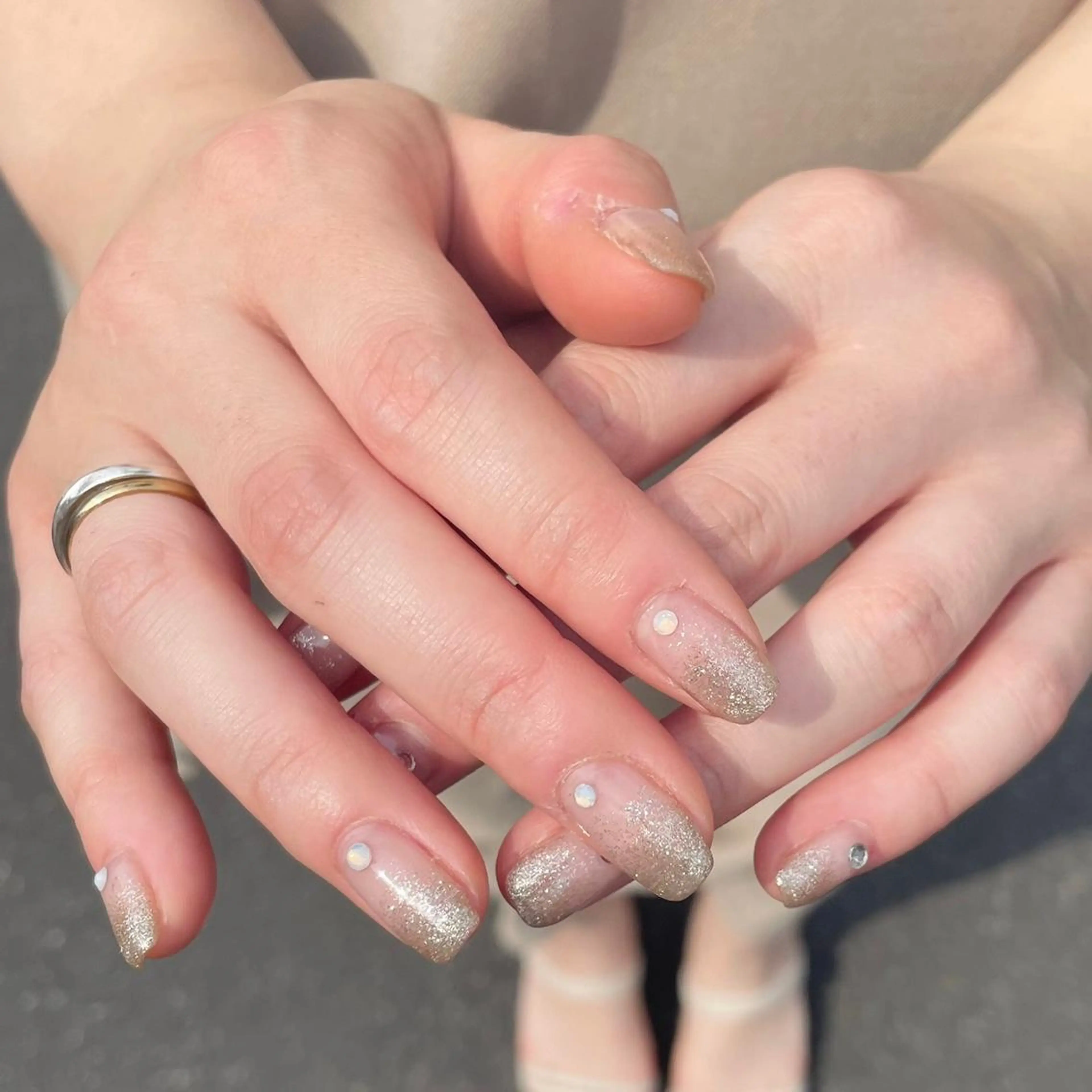 セミロング カラー パーマ ヘアアレンジ メンズ キッズ ネイル マツエク・マツパ アイブロウ グラデーションカラー グラデーション ラメ(グリッター) ラメグラデーション mona/ ストレートスタイル✨のヘアスタイル