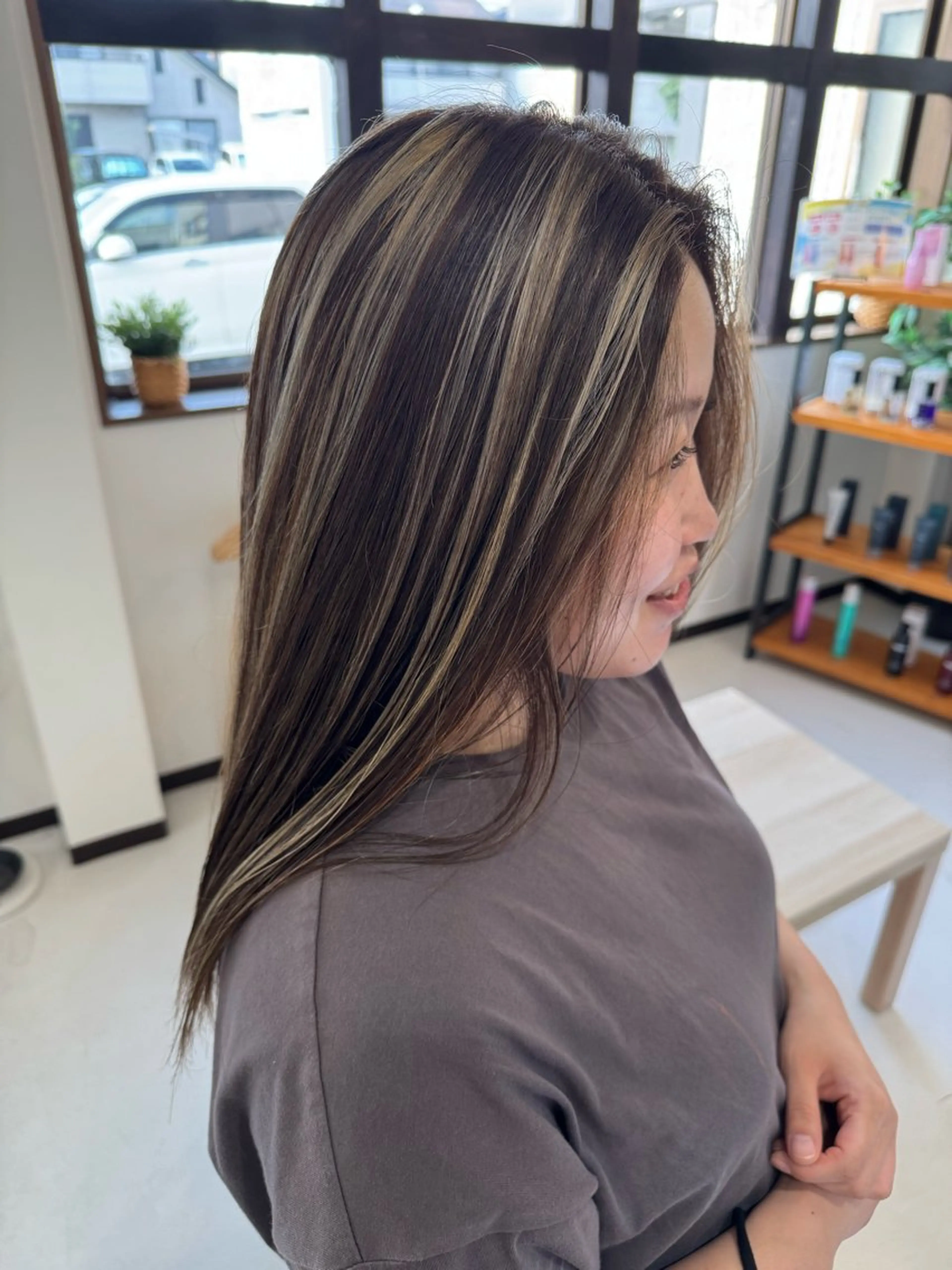 ロング ヘアカラー 手塚 麗のヘアスタイル