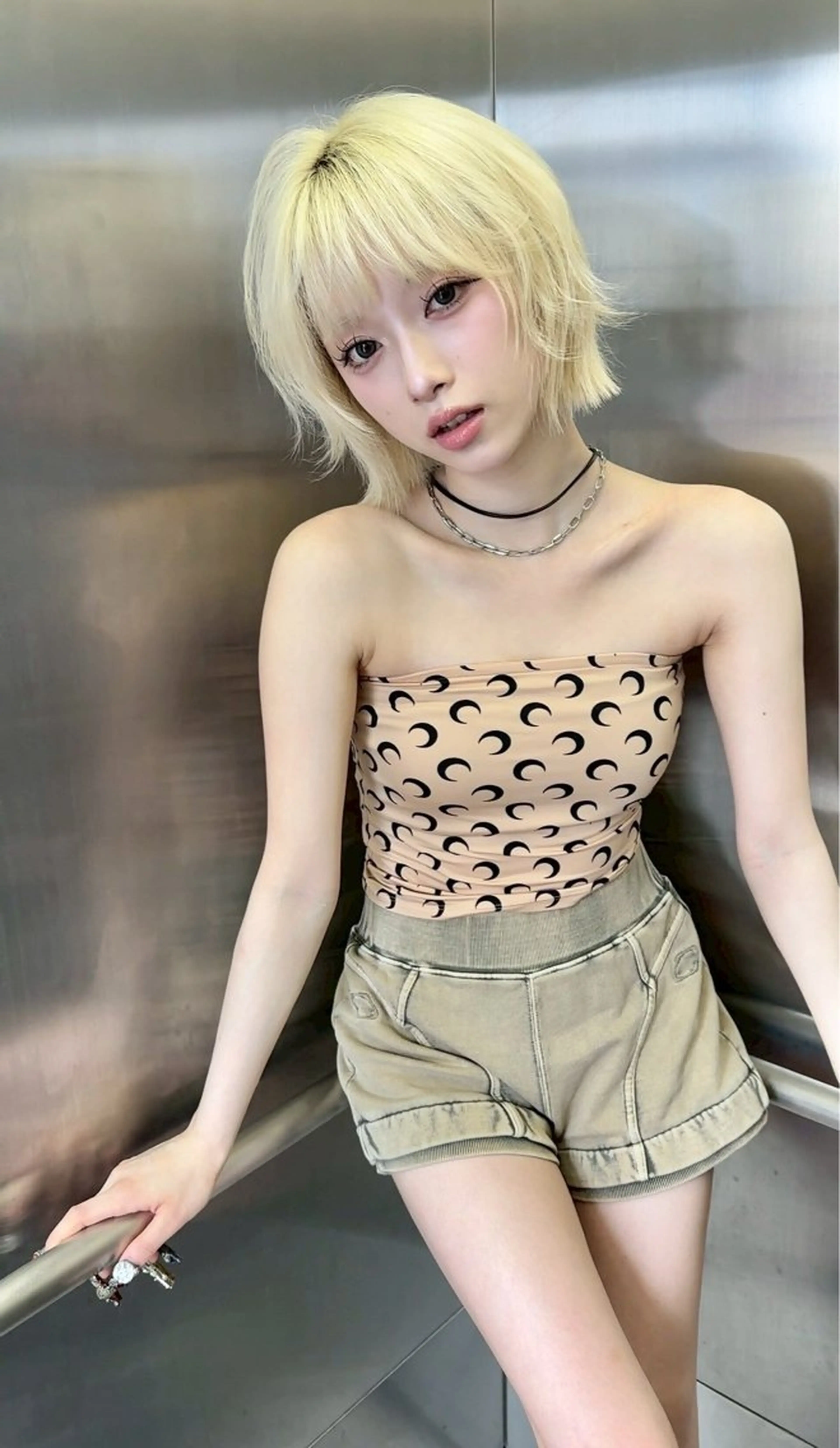 ショート カラー カット ヘアカラー トリートメント Lond Le'a /ハイトーンカラーのヘアスタイル