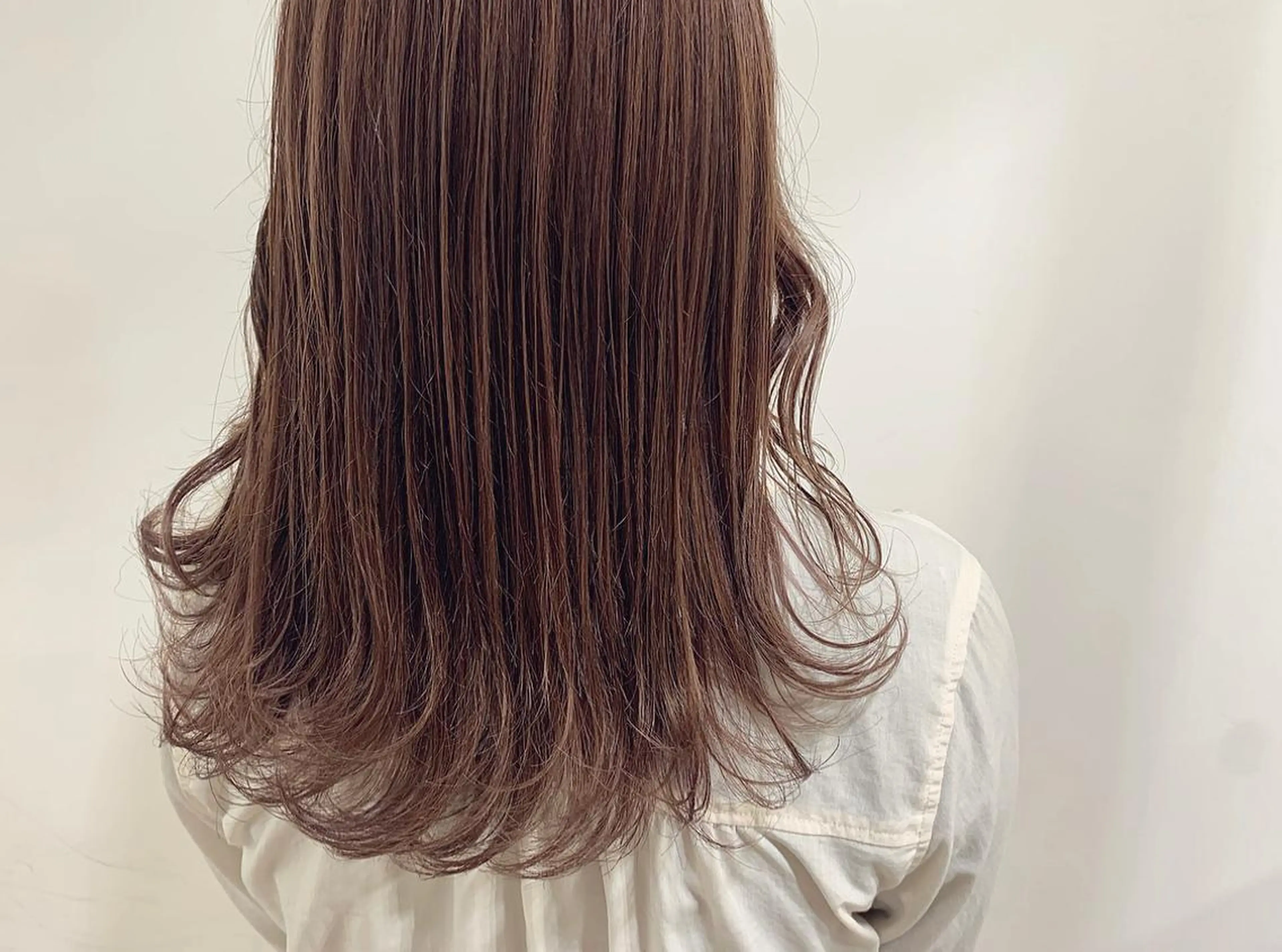 セミロング カラー ヘアアレンジ ベージュカラー ハイライトカラー ラベンダーカラー ラベンダーベージュ ハイライト ヘアカラー たかいわ みきのヘアスタイル