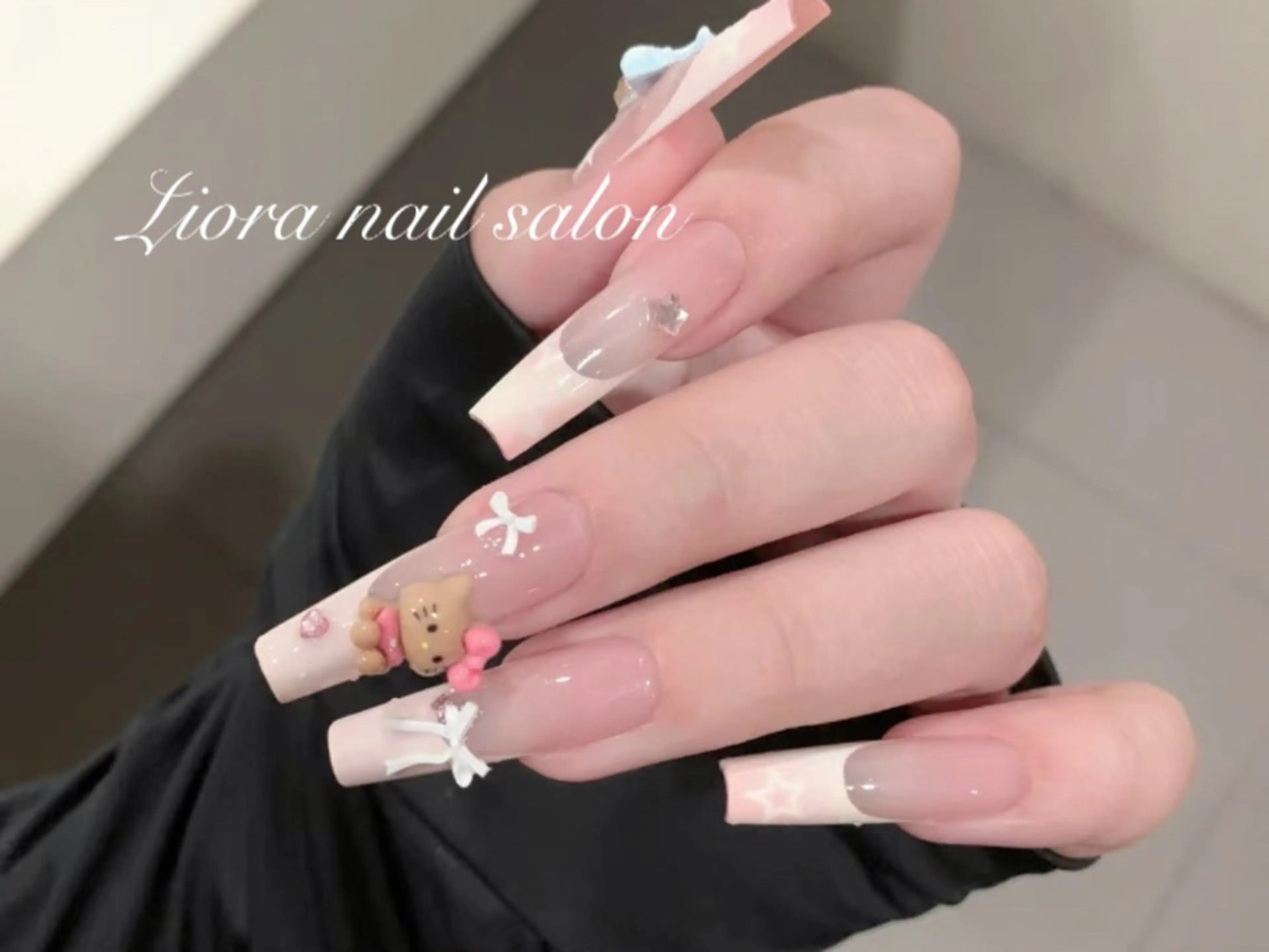 ネイル フレンチネイル ジェルネイル ガーリー グラデーション キラキラネイル ハンドネイル Liora nail 1のネイルデザイン