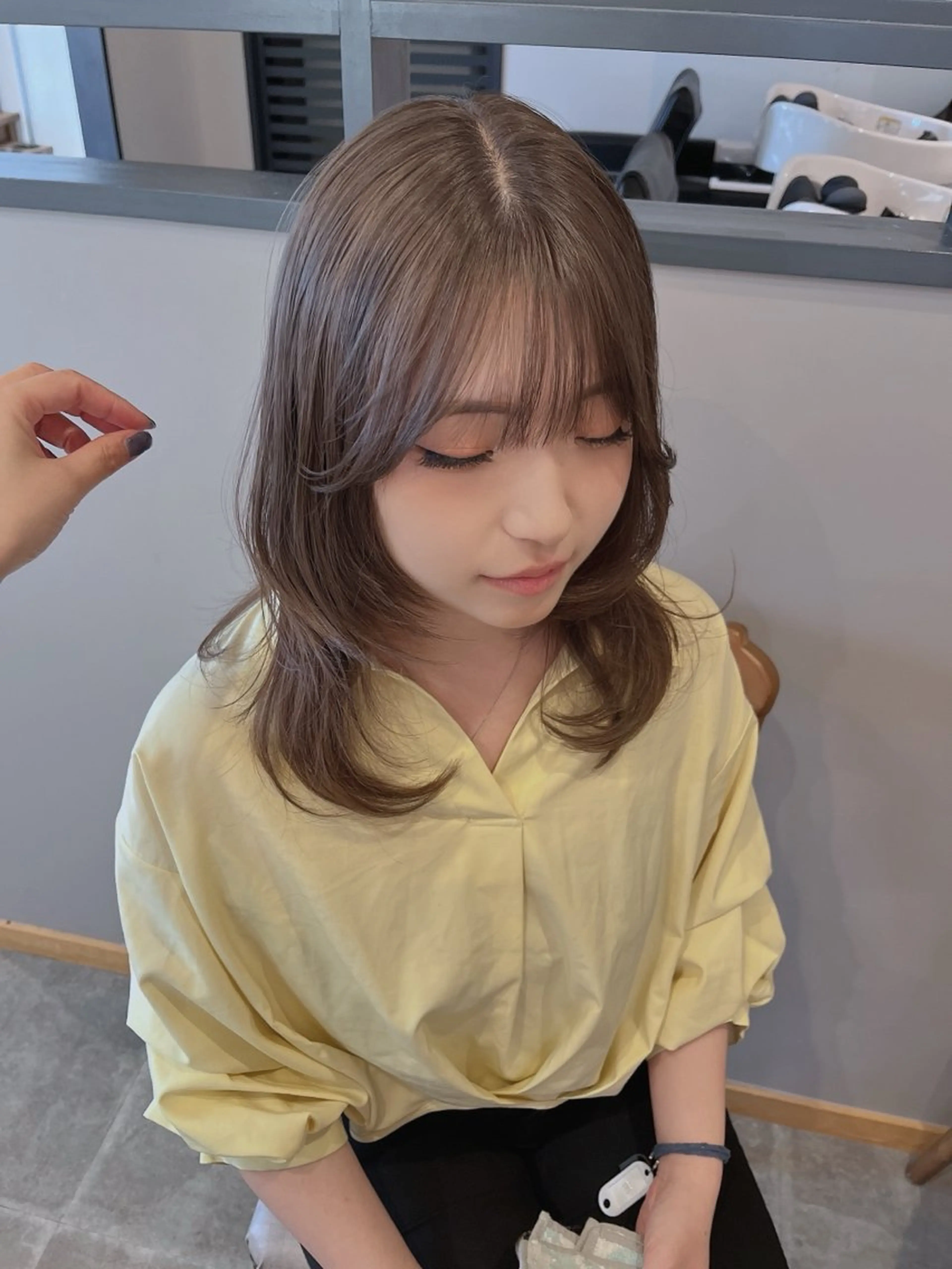 ミディアム カット ヘアカラー 緒方 つばさのヘアスタイル