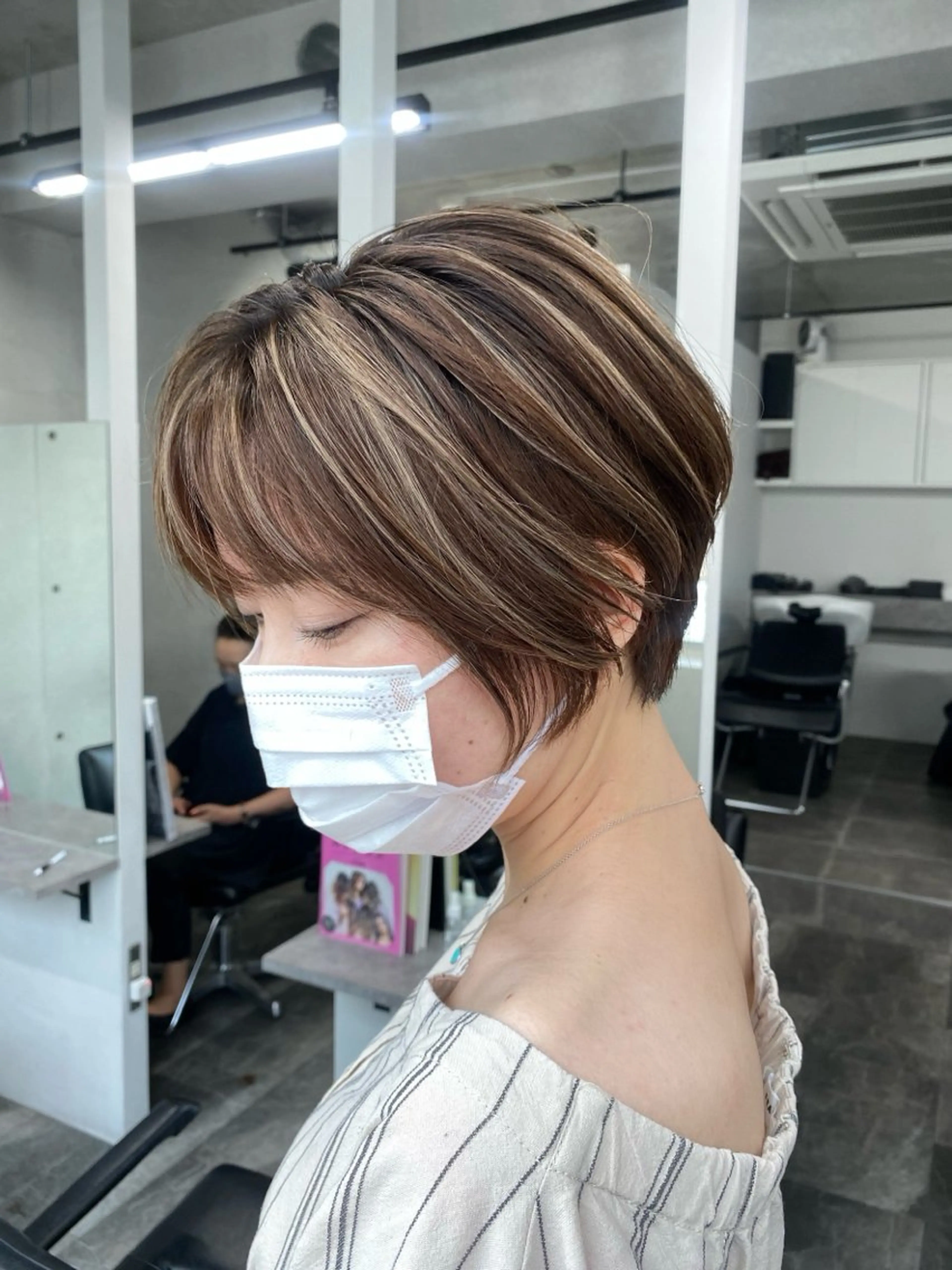 ショート カラー REDEAL ope.所属・きったん／ハイライト レイヤーカットのヘアスタイル