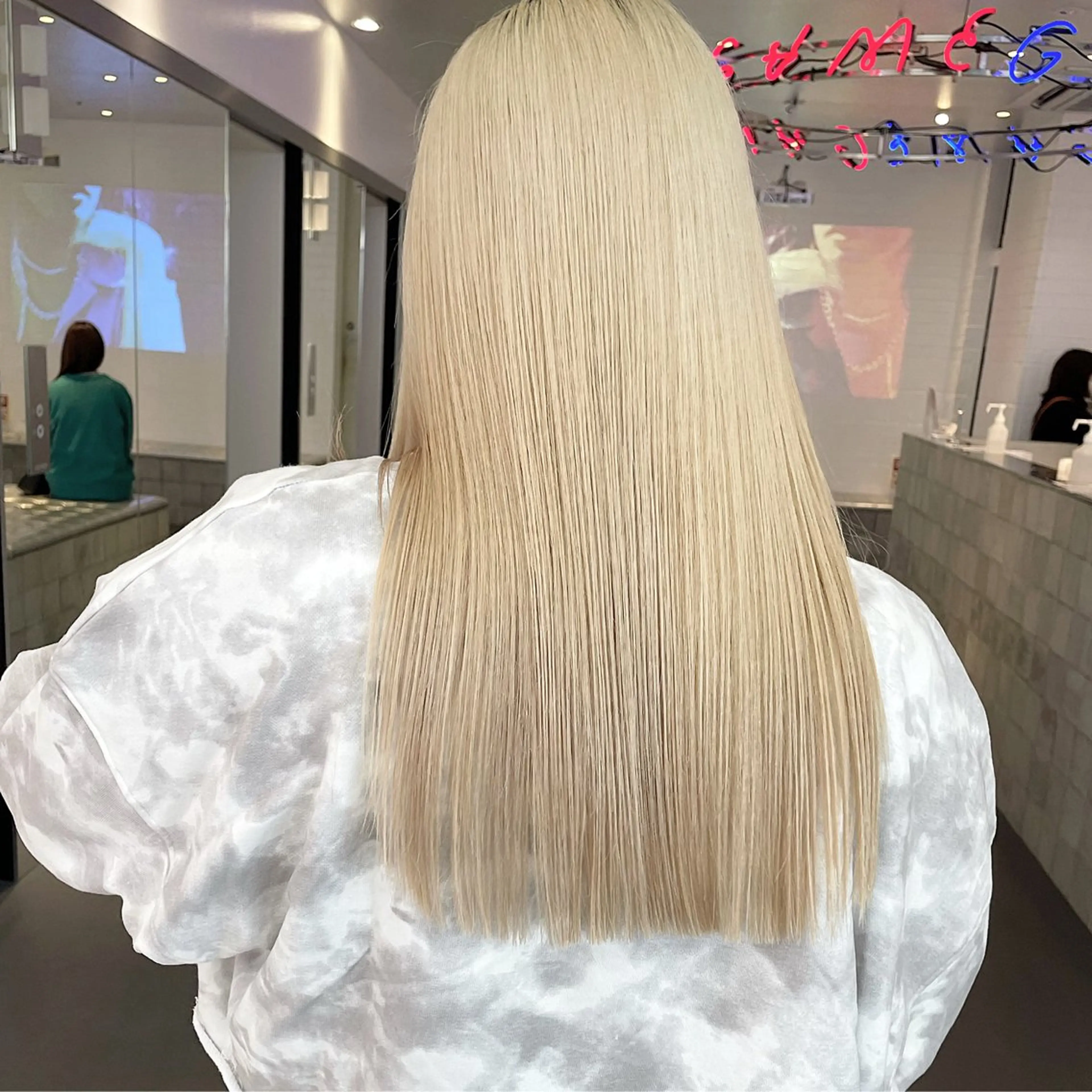 ショート カラー カット ヘアカラー 🌈艶髪ベージュ🌈 ユウトのヘアスタイル