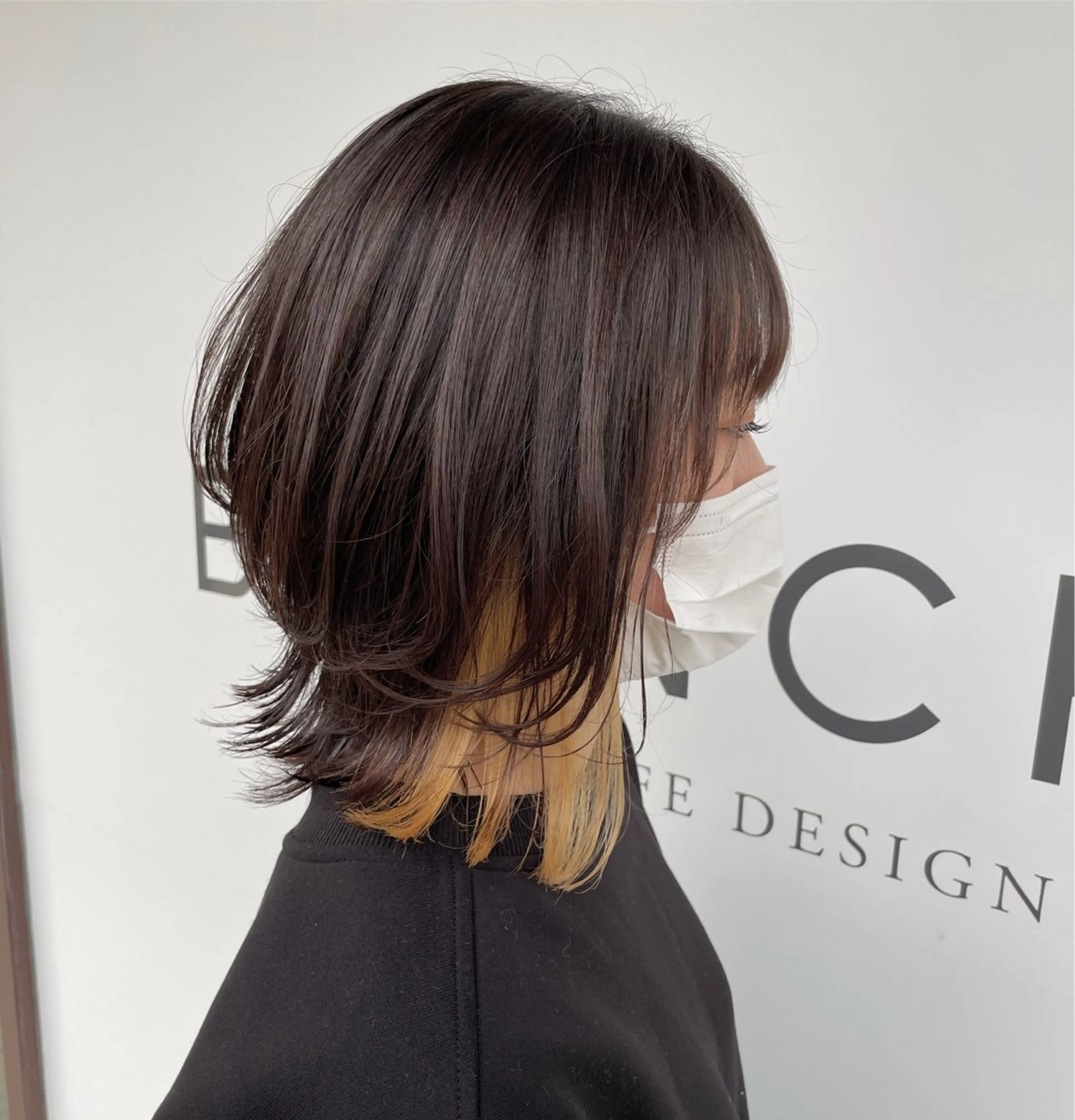 ミディアム ウルフカット 佐藤 由依/透明感カラーのヘアスタイル