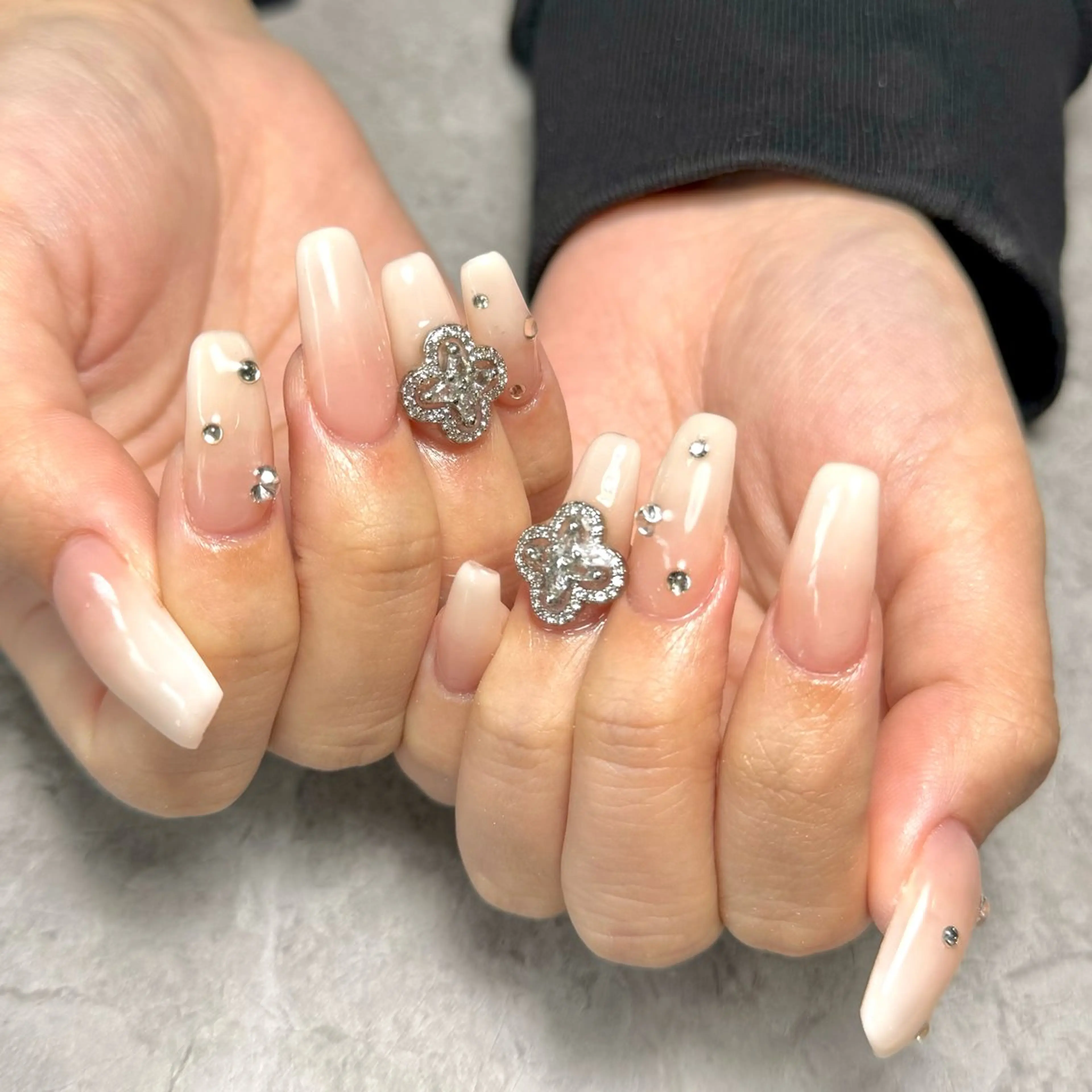 ネイル グラデーション キラキラネイル シンプルネイル 春ネイル ハンドネイル Nail Salon Lillion【リリオン】所属・lillion karenのネイルデザイン