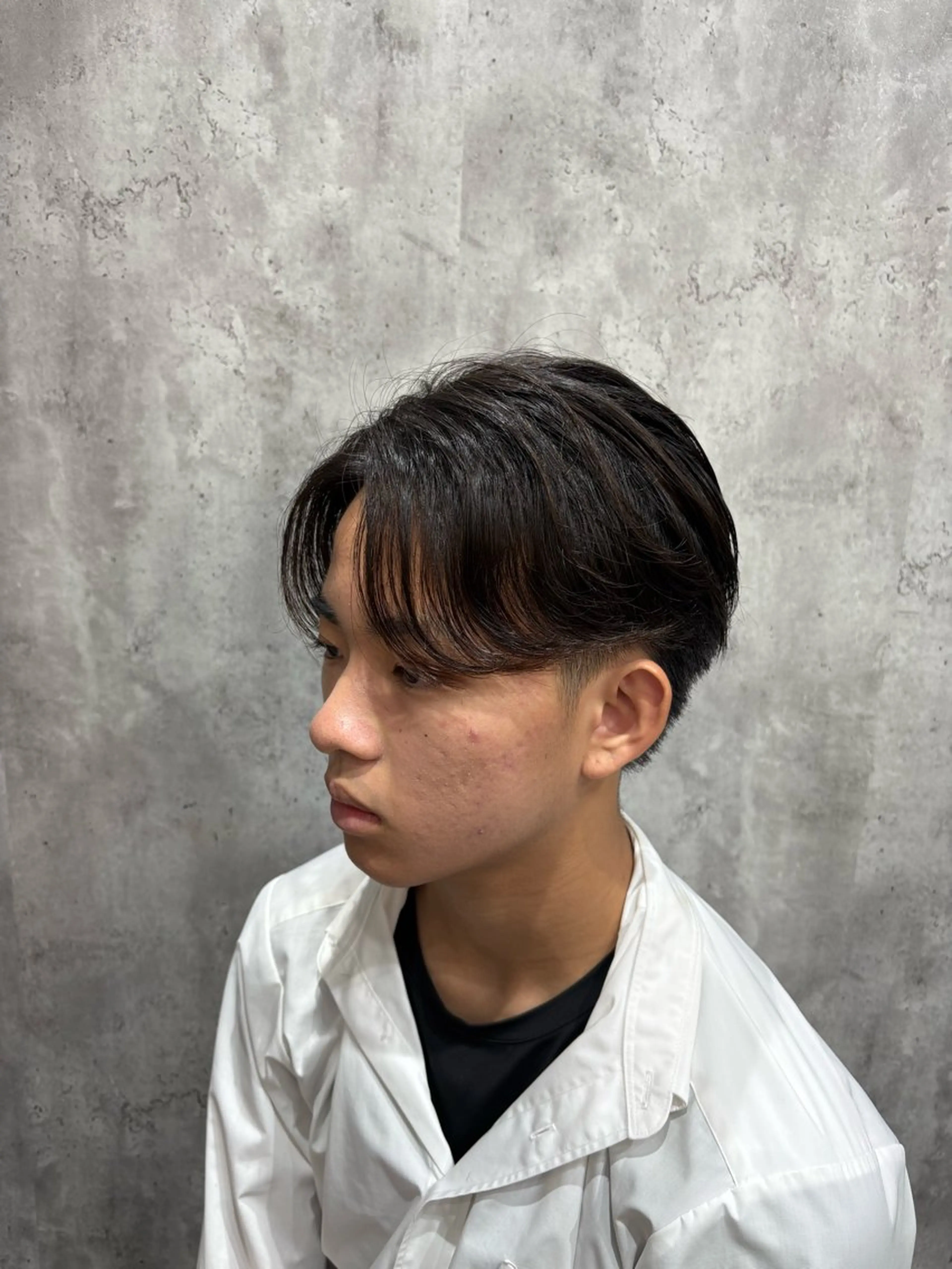 ショート パーマ メンズ センターパート メンズパーマ ニュアンスパーマ カット パーマ 韓国風メンズ/毛流れ ヘアなら須田龍世のヘアスタイル