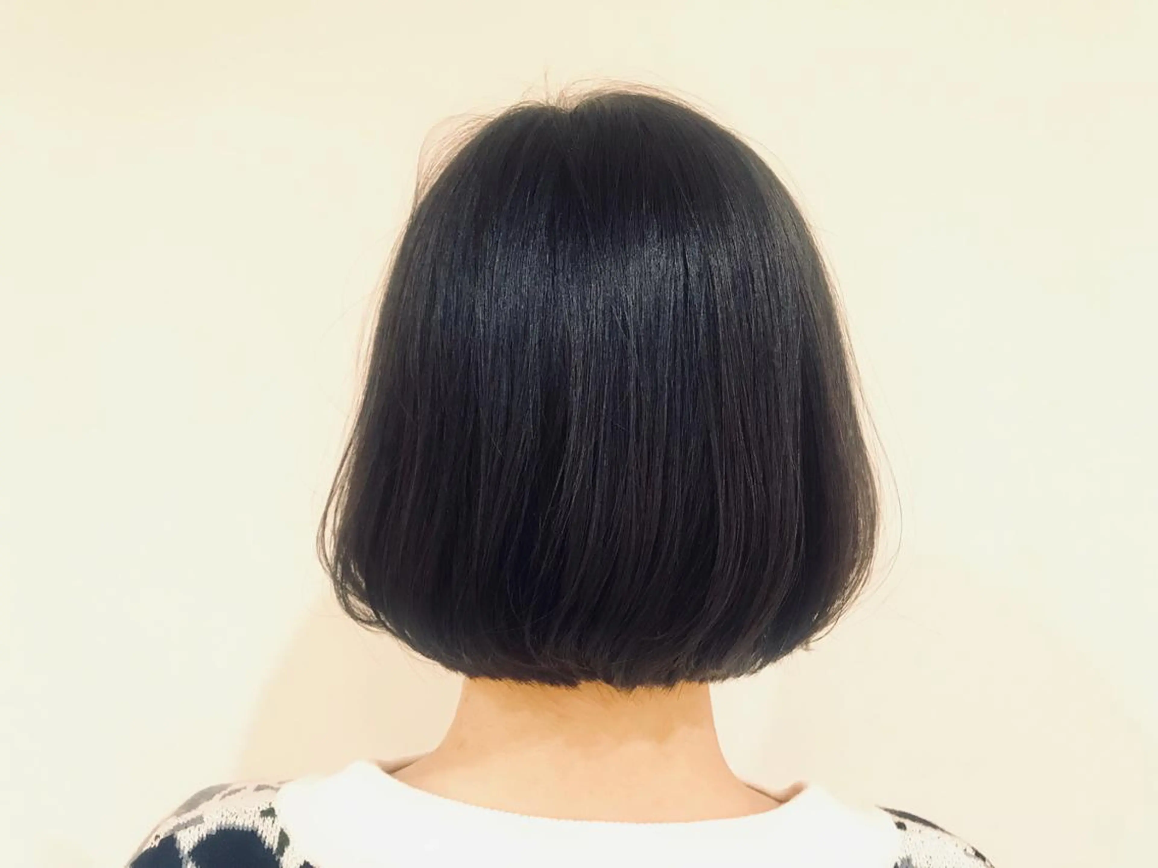 ショート ワンレンボブ ボブ 透明感カラー 金村真子のヘアスタイル