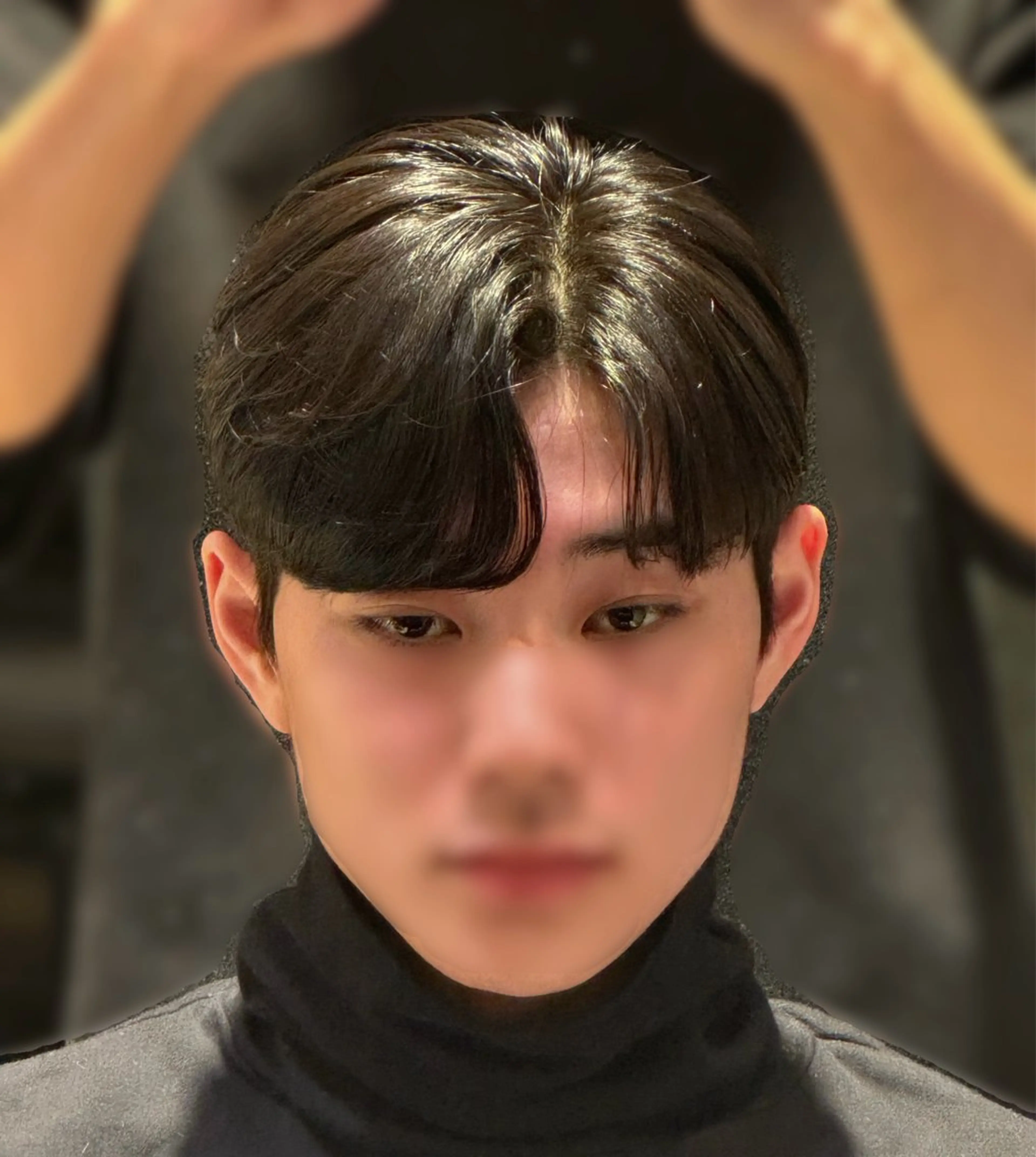 ショート パーマ メンズ センターパート コンマヘア ダウンパーマ カルマパーマ メンズ韓国風 YUKI🇰🇷 カルマ／ダウンパーマのヘアスタイル