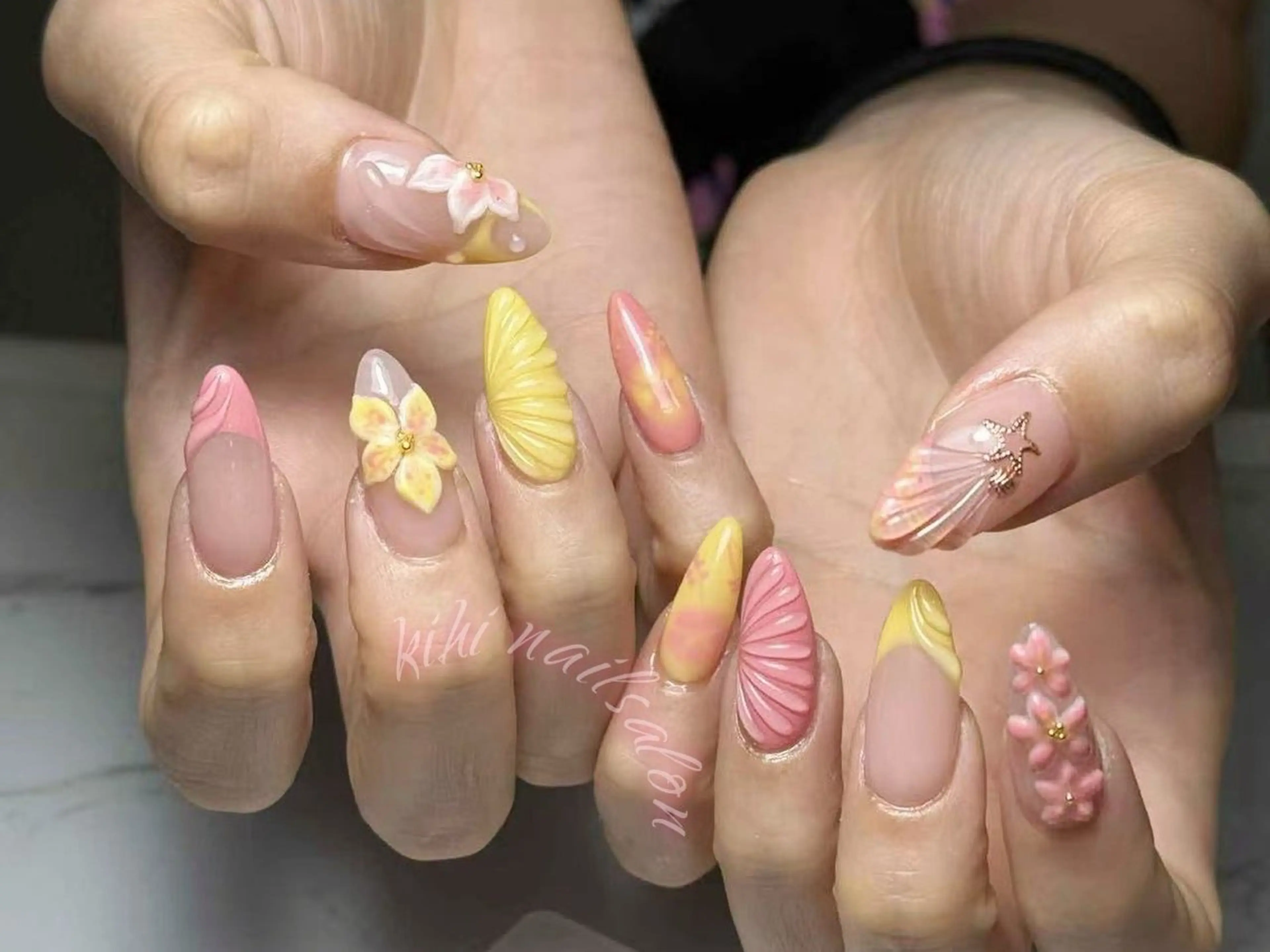 ネイル アートネイル フレンチネイル ジェルネイル グラデーション 韓国ネイル ハンドネイル 💕鈴木ユリ パラジェル/オフ無料のネイルデザイン