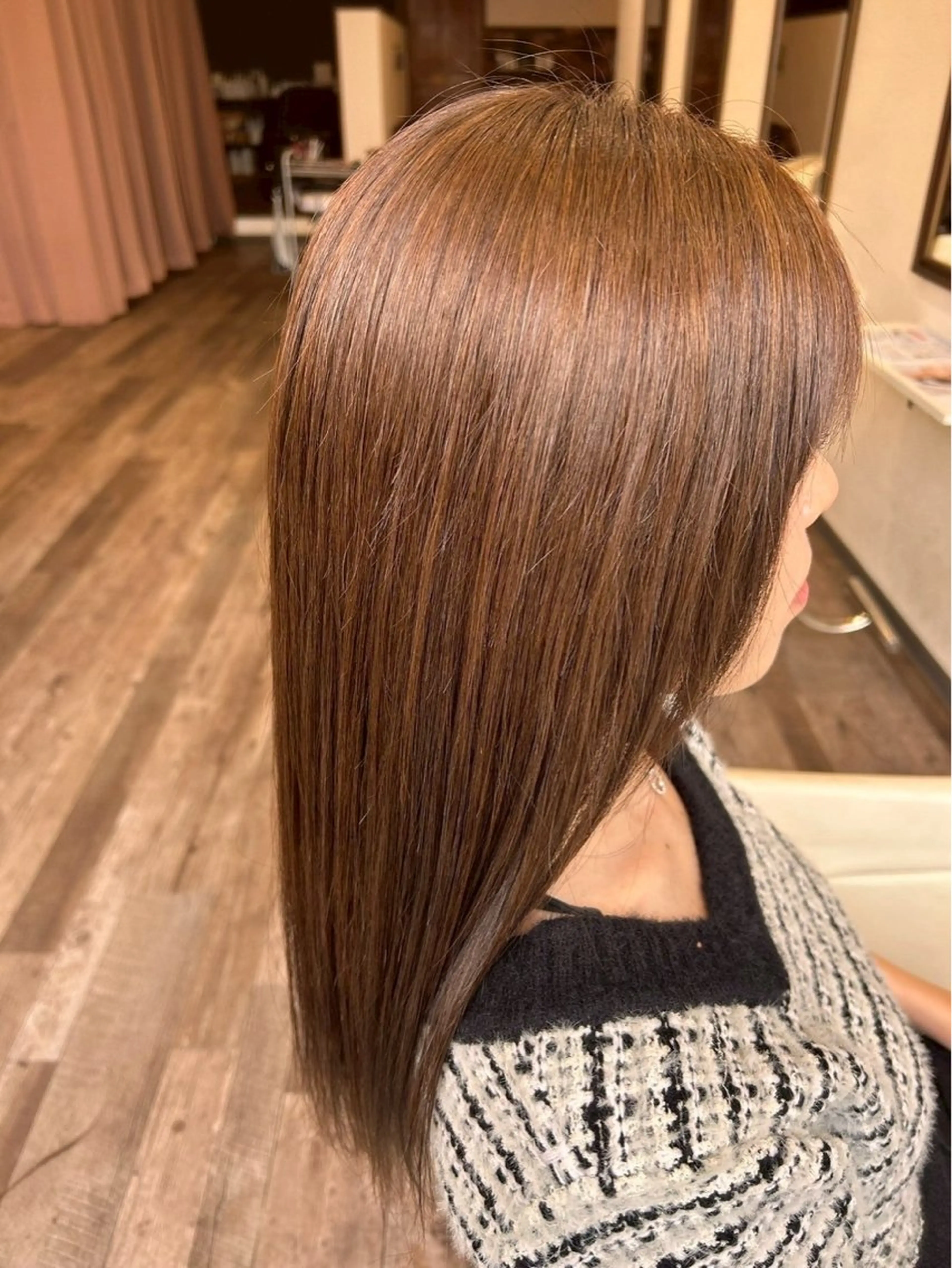 セミロング 川名 楓のヘアスタイル