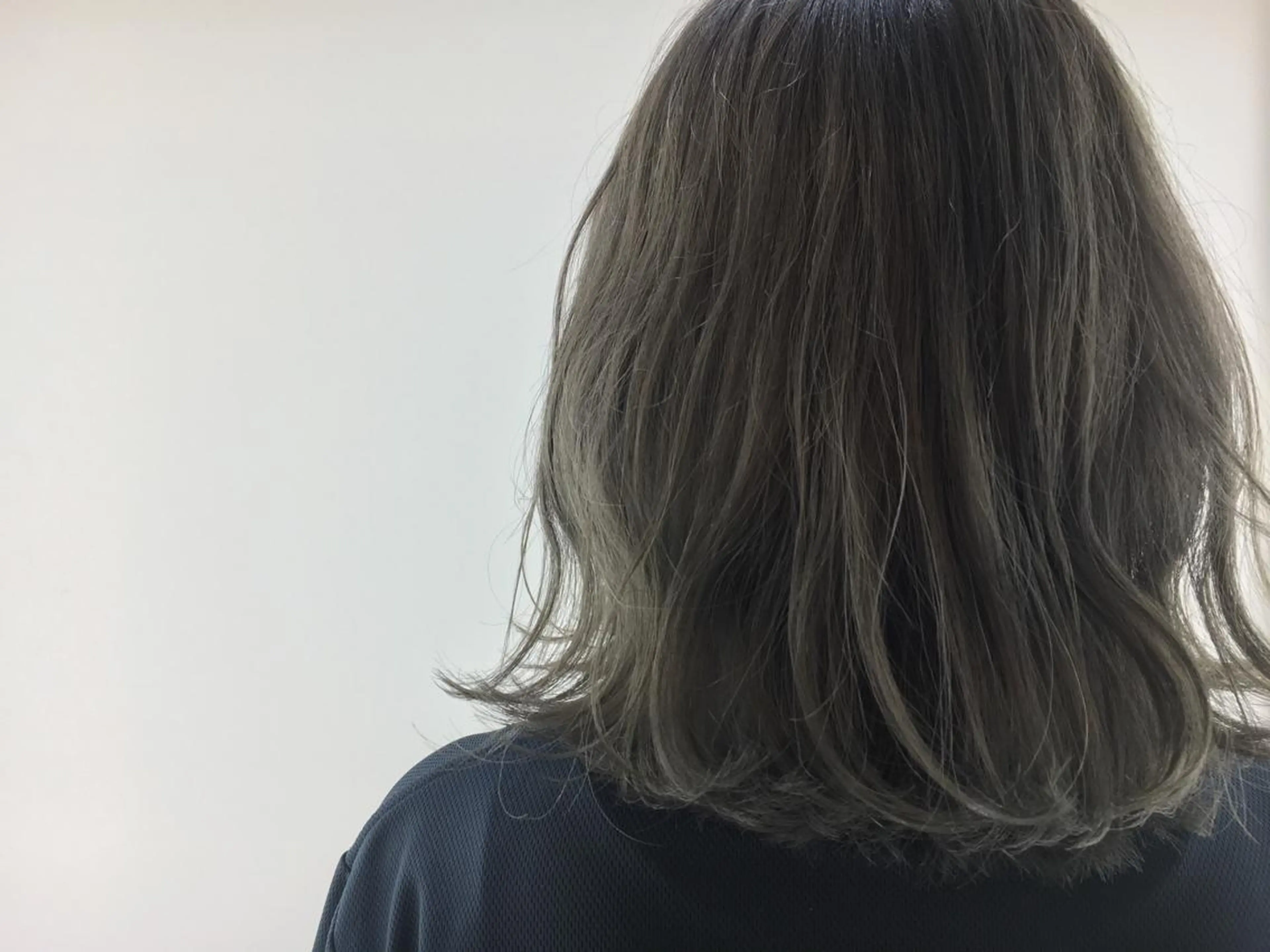 ミディアム カラー ブリーチ グレージュ Strawberry所属・原田 志保のヘアスタイル