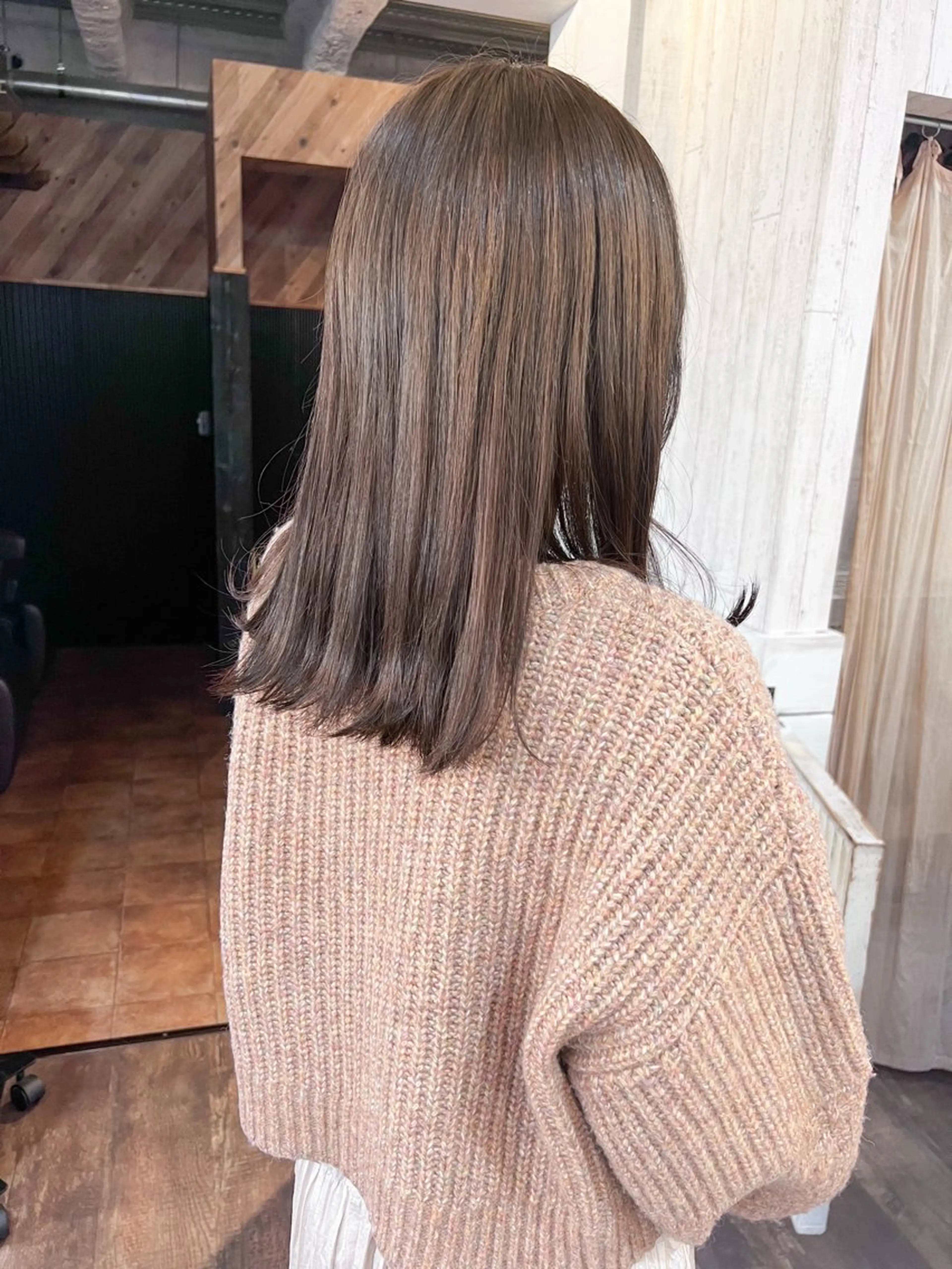 セミロング カラー 切りっぱなしボブ アディクシーカラー アッシュ ベージュカラー ブリーチ ヘアカラー ダブルカラー　/ インナーカラーMiiのヘアスタイル