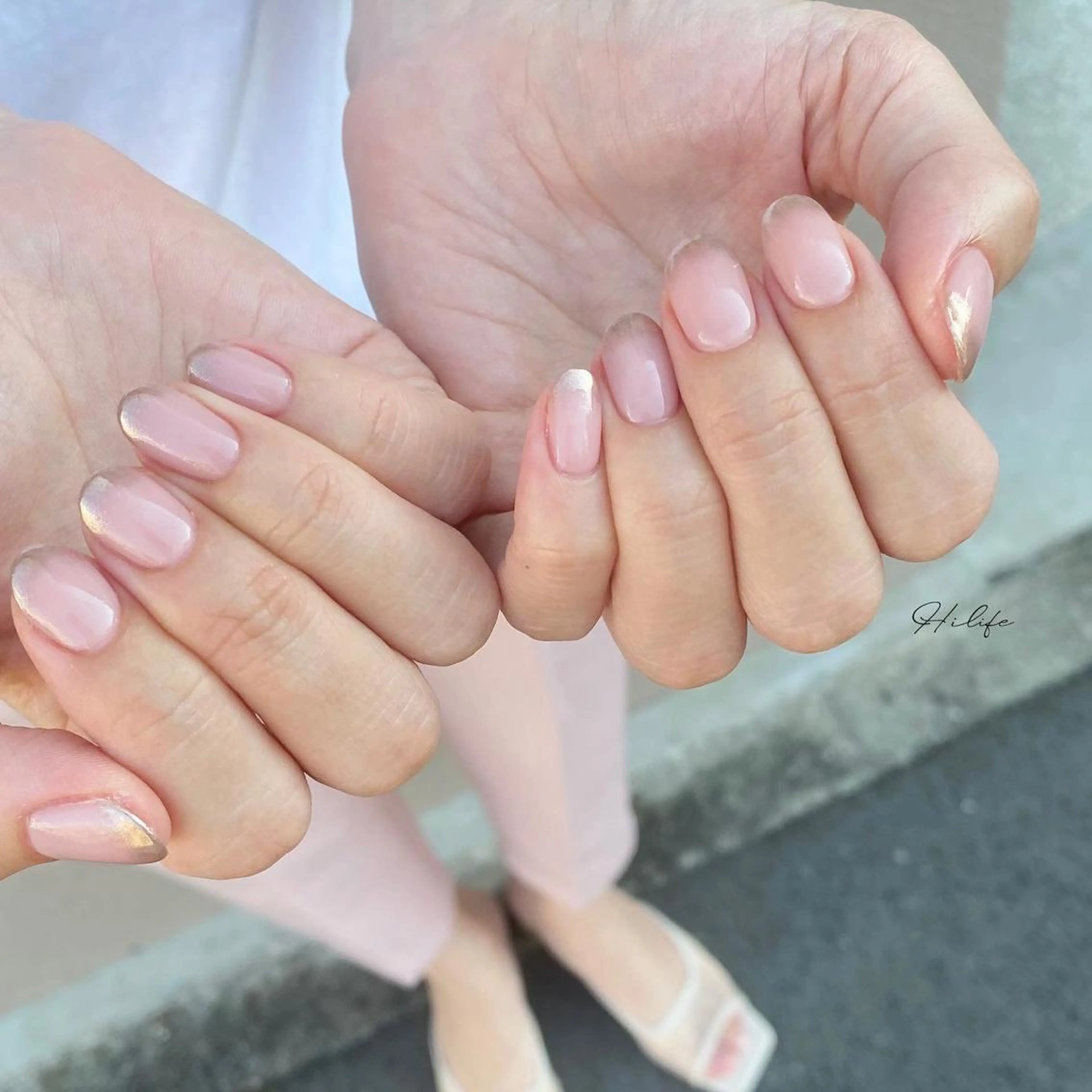 ネイル ミラーネイル ピンク ピンクベージュ ネイルチップ ハンドネイル Nail Adore.のネイルデザイン