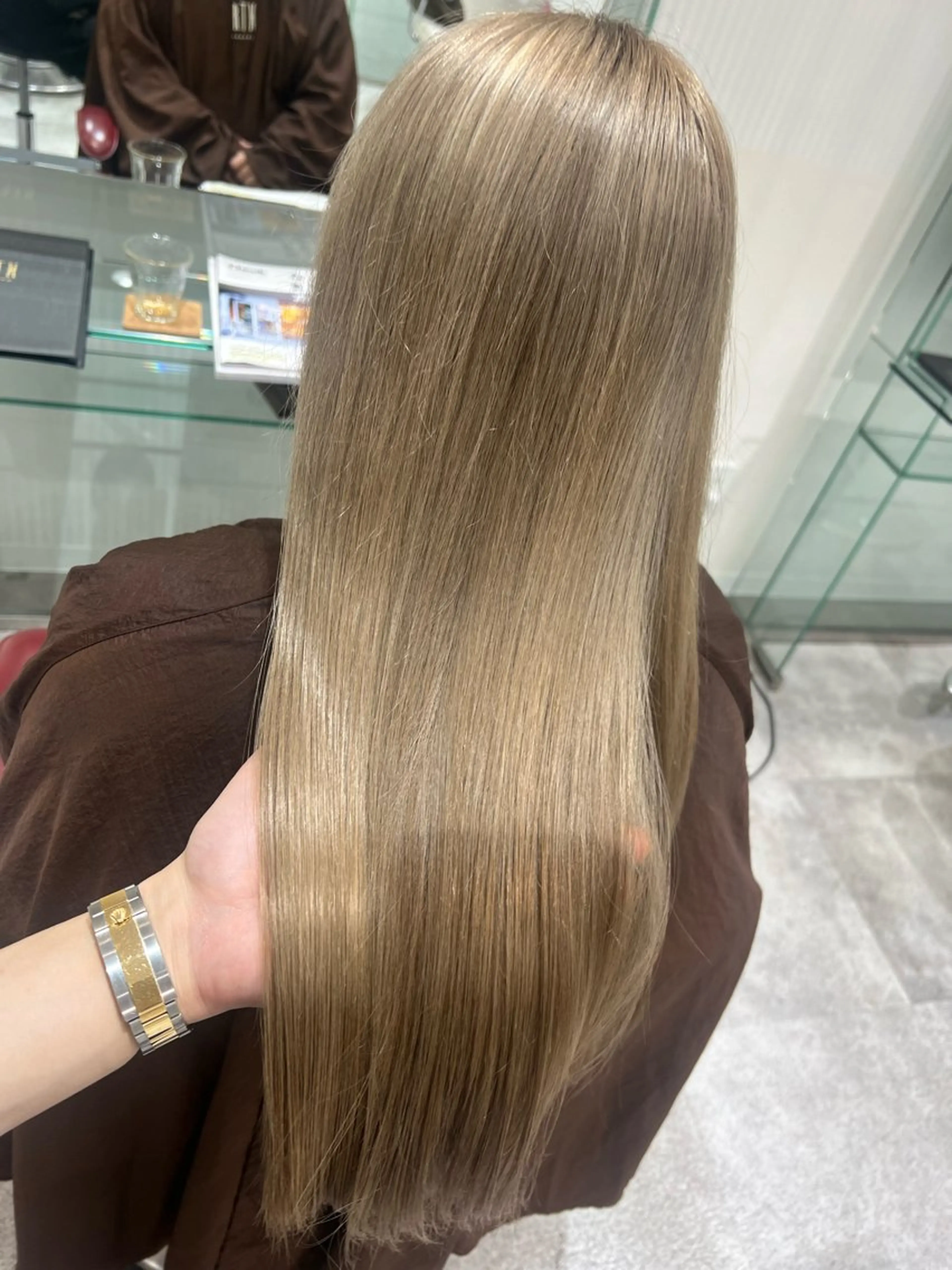 ロング カット 縮毛矯正 透明感のある艶髪なら 矢場町駅4番出口すぐのヘアスタイル