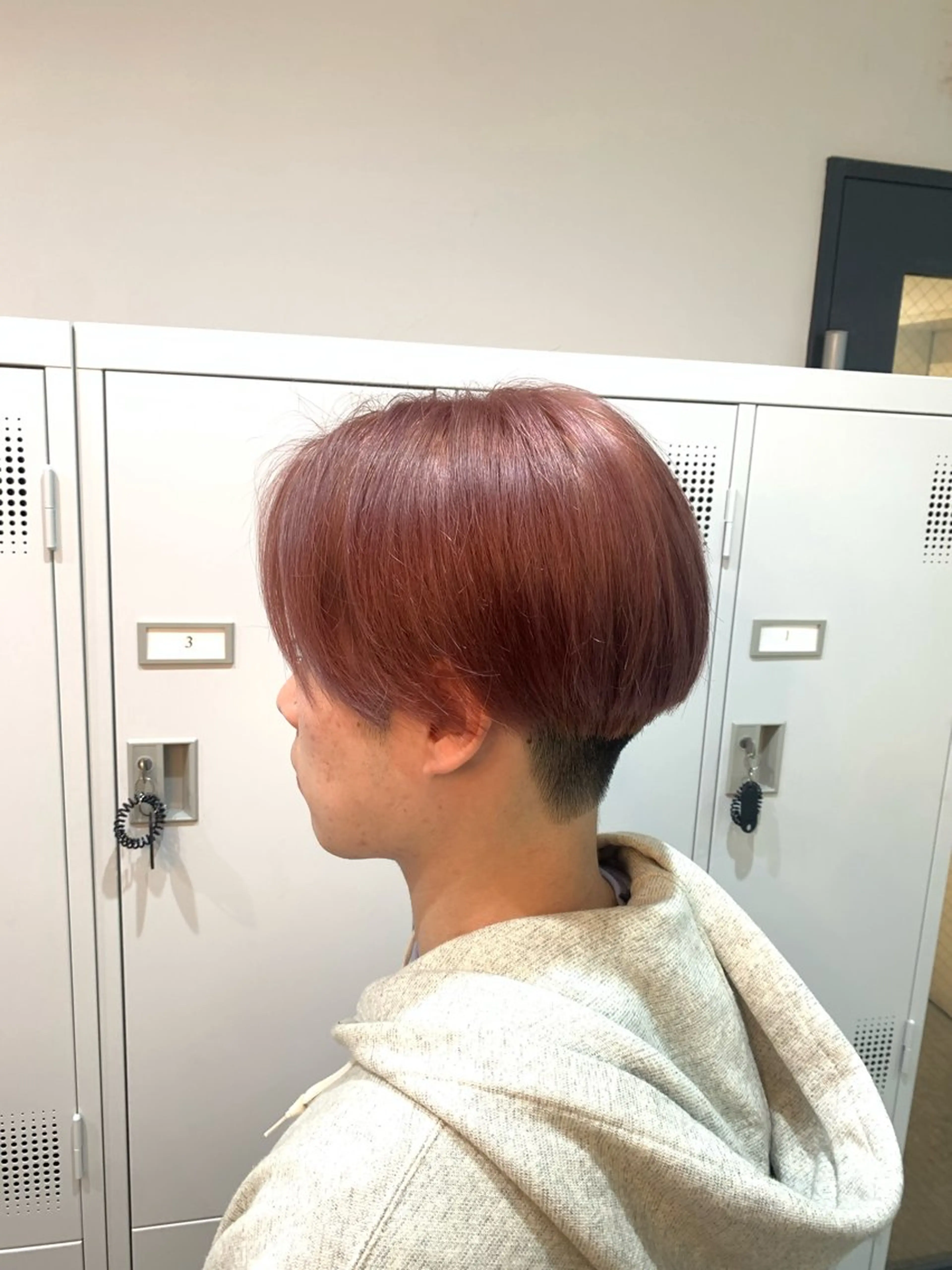 ショート カラー ピンクカラー カット ヘアカラー トリートメント little 小濱彰太のヘアスタイル