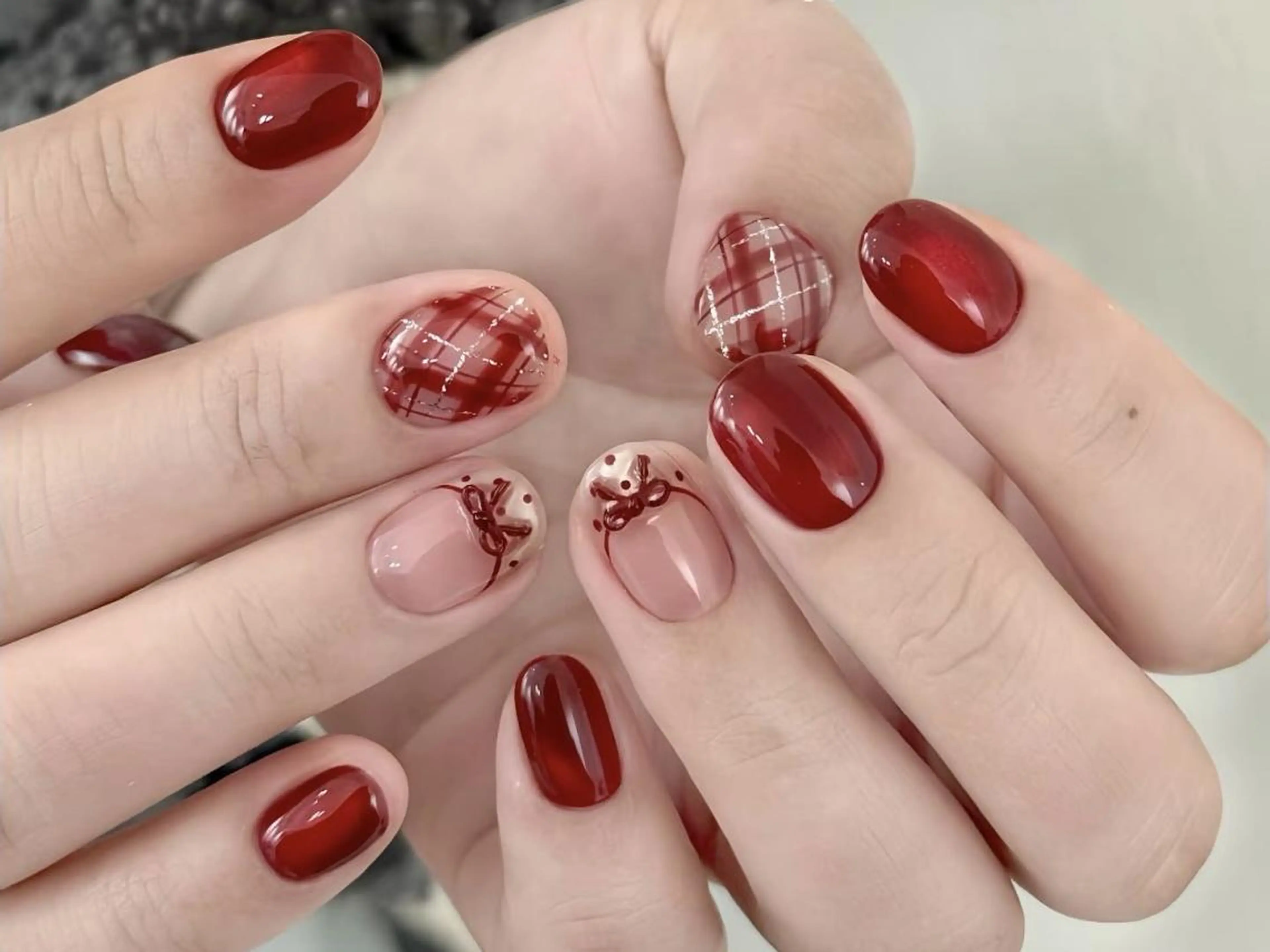 ネイル アートネイル ボルドー ジェルネイル ガーリー マグネットネイル ハンドネイル ハンドケア 🎀Sense Nail池袋店🎀のネイルデザイン