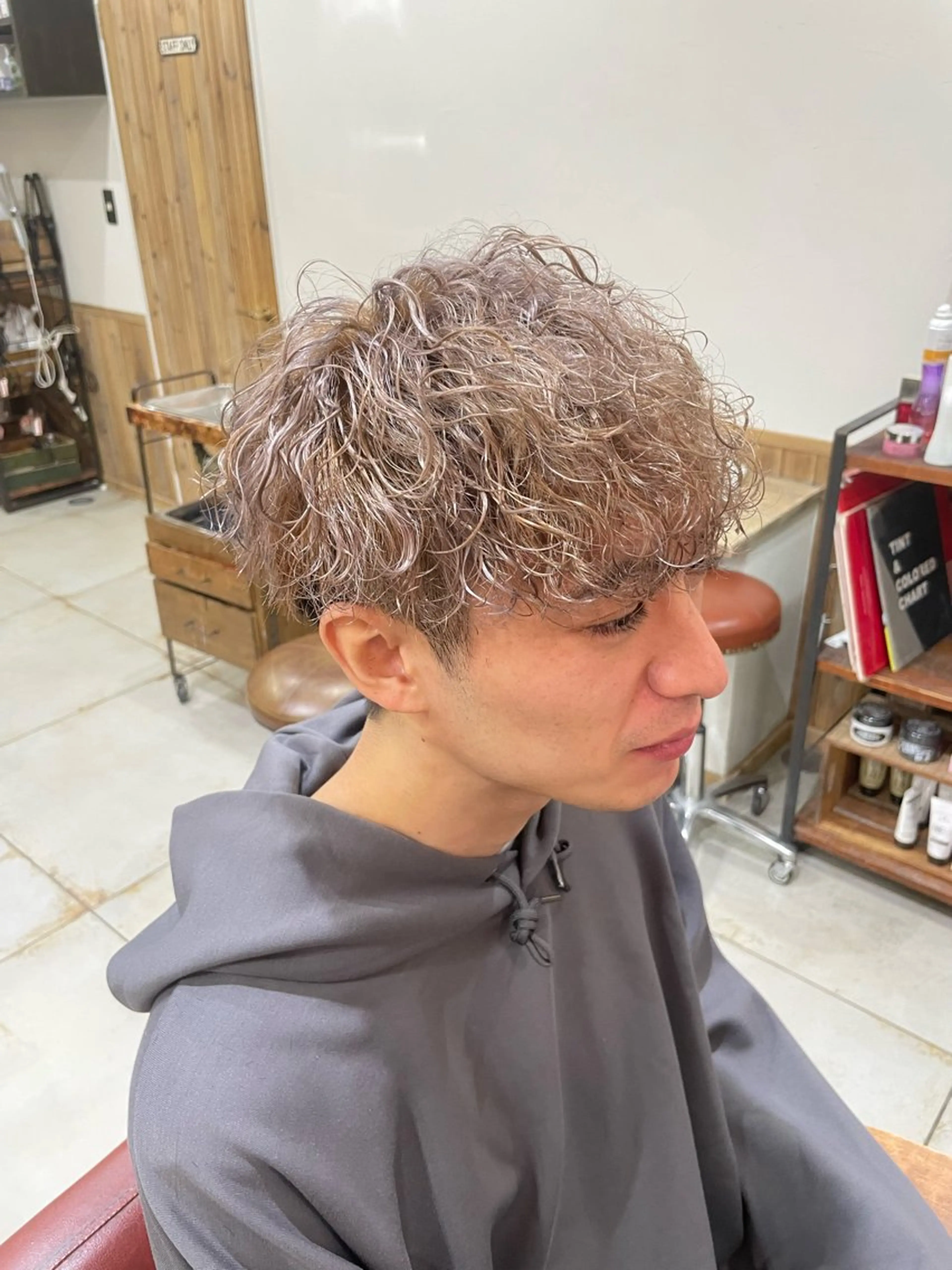 ショート カラー パーマ ベージュカラー ミルクティーベージュ カット ヘアカラー Wカラーレイヤーカ ット⚡️CHIAKIのヘアスタイル