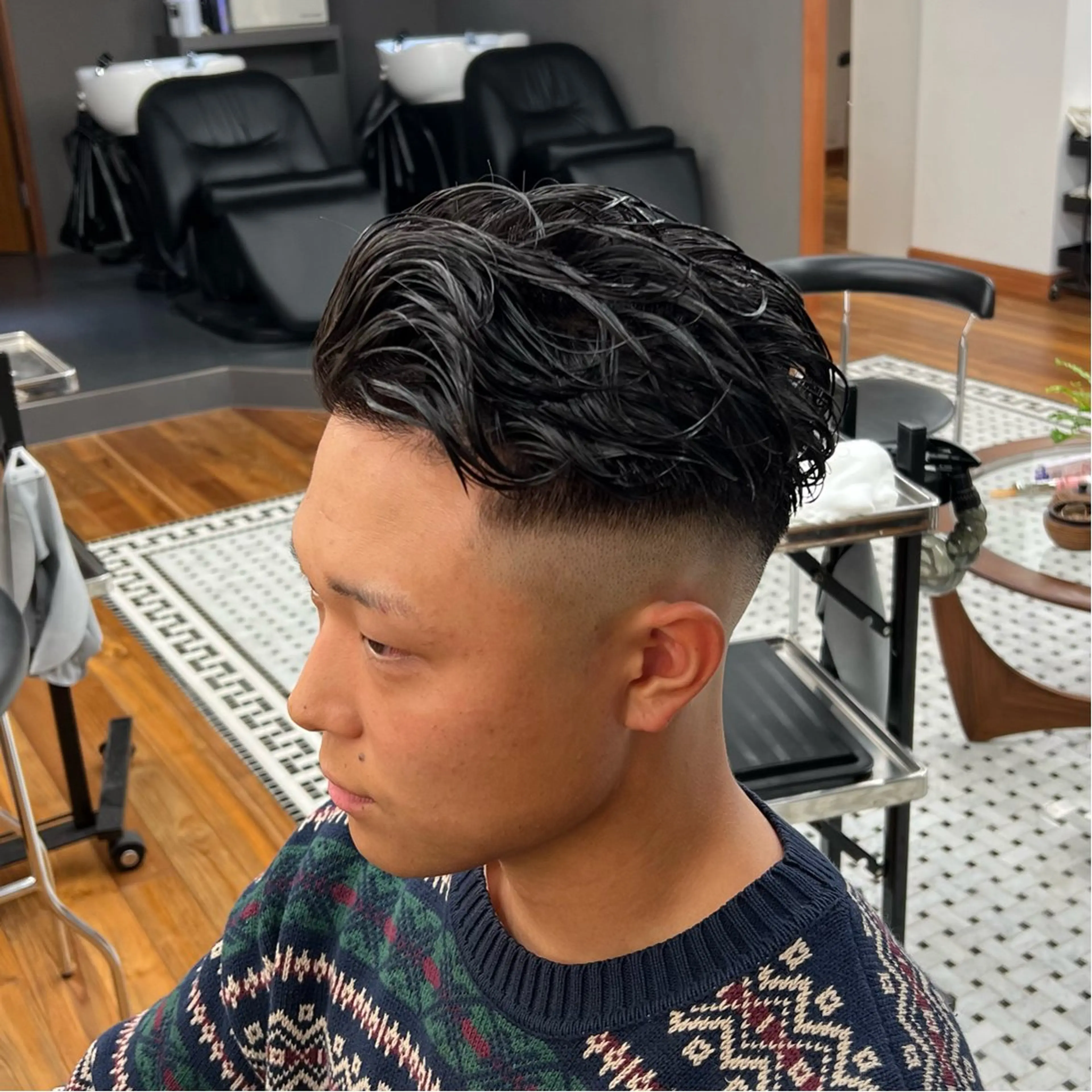 ショート パーマ メンズ フェードカット メンズパーマ スキンフェード カット パーマ メンズカット✂️ スキンフェード伊藤陸のヘアスタイル