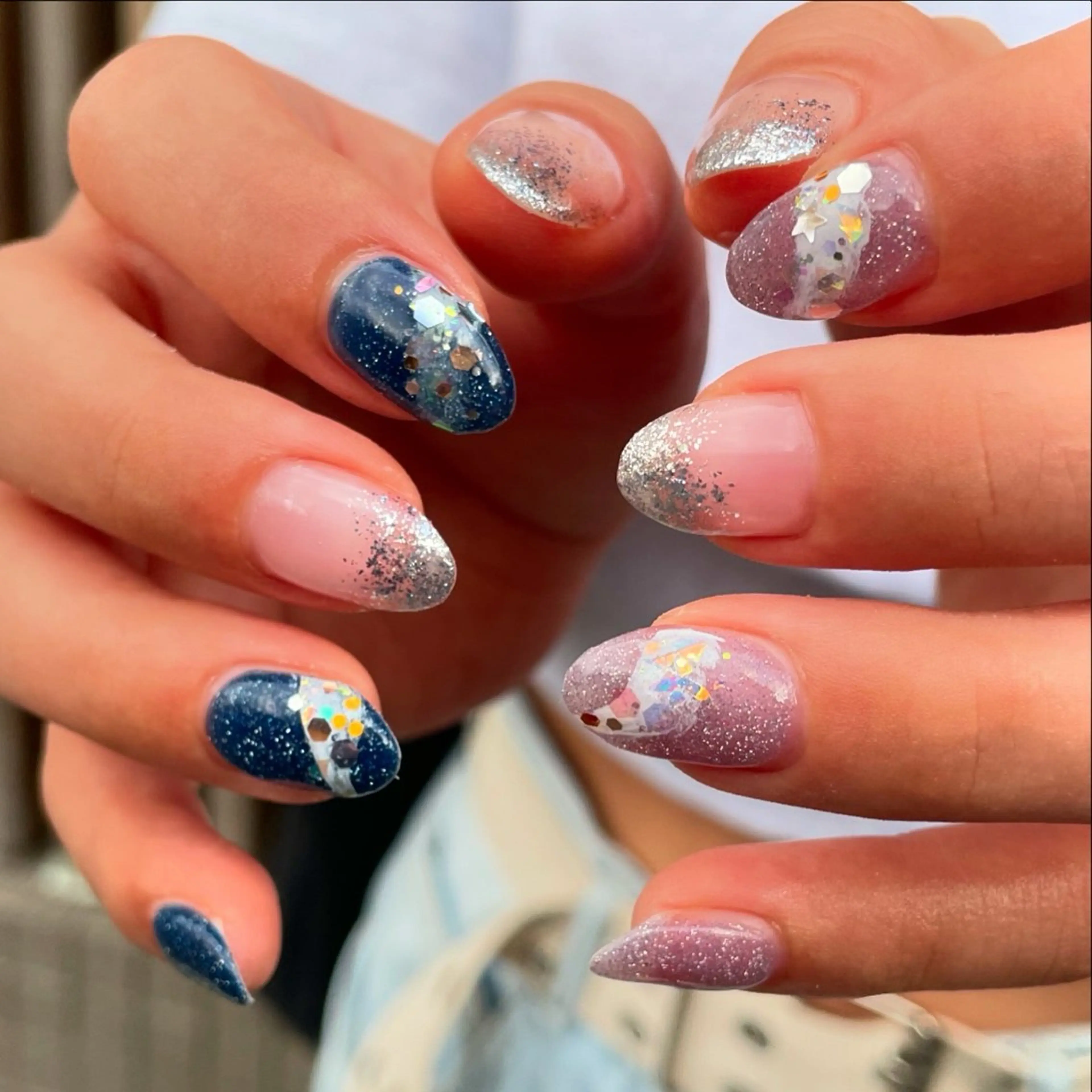 ネイル ブルー ラメ(グリッター) ラメグラデーション 持ち込み パープル ハンドネイル ハンドケア 🎀NAIL🎀 AI🪄︎︎◝✩のネイルデザイン