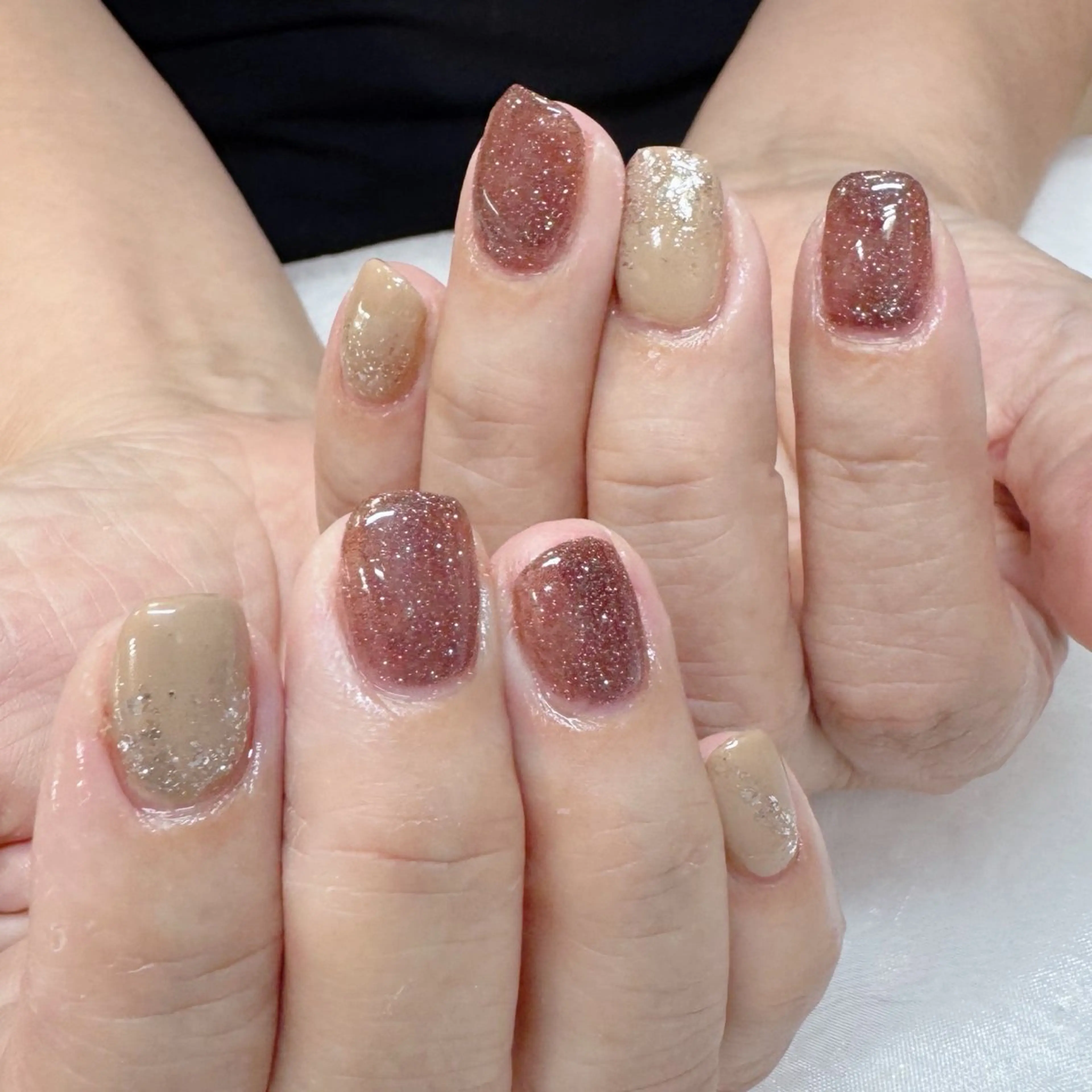 ネイル ブラウン フラッシュネイル グラデーション ラメ(グリッター) ラメグラデーション maruyasu. yのネイルデザイン