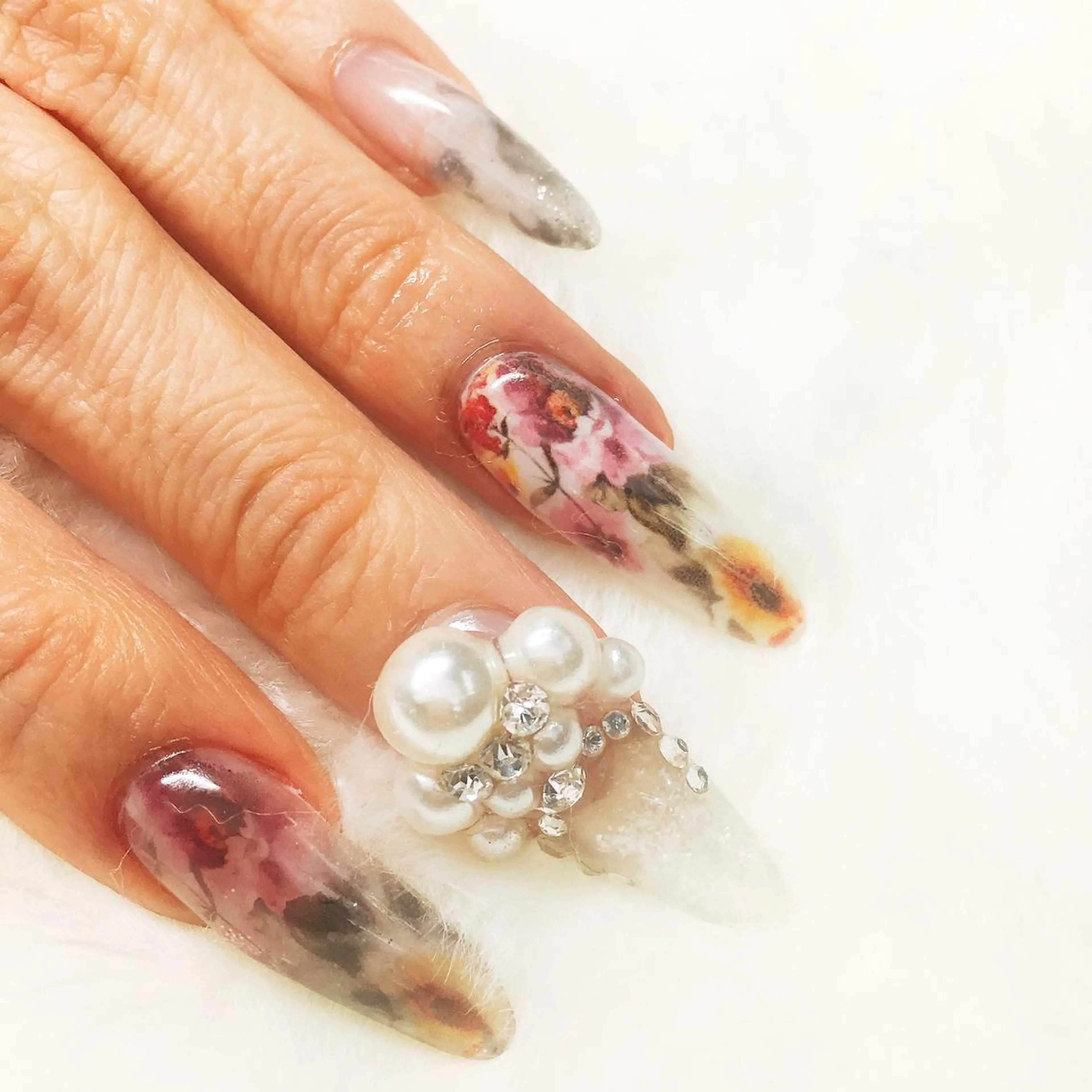 ネイル nail salon Emi la beaute 心斎橋店所属・坪野 めぐみのネイルデザイン