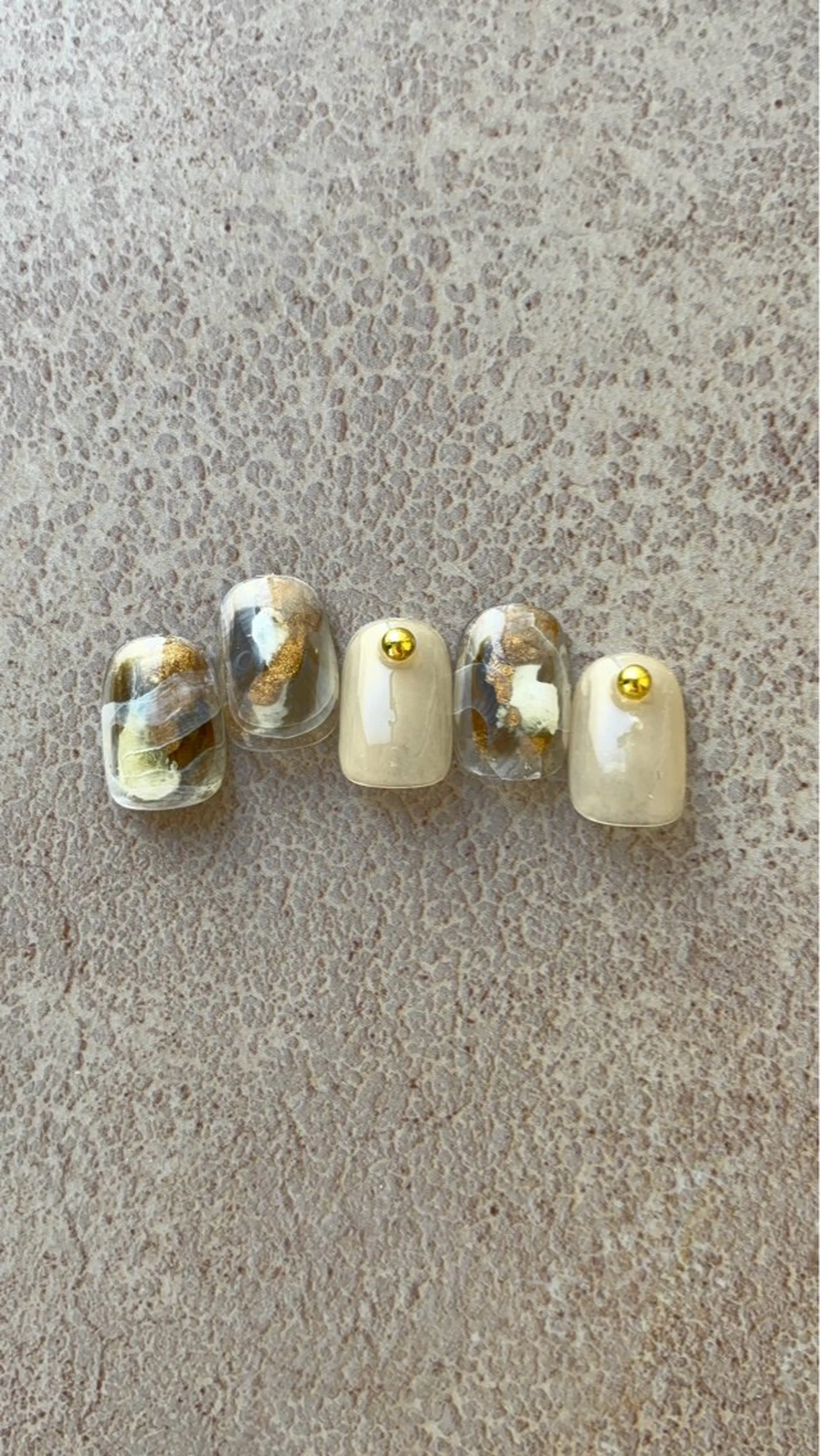 ネイル une／YUKINA 🫧大人nuanceのネイルデザイン