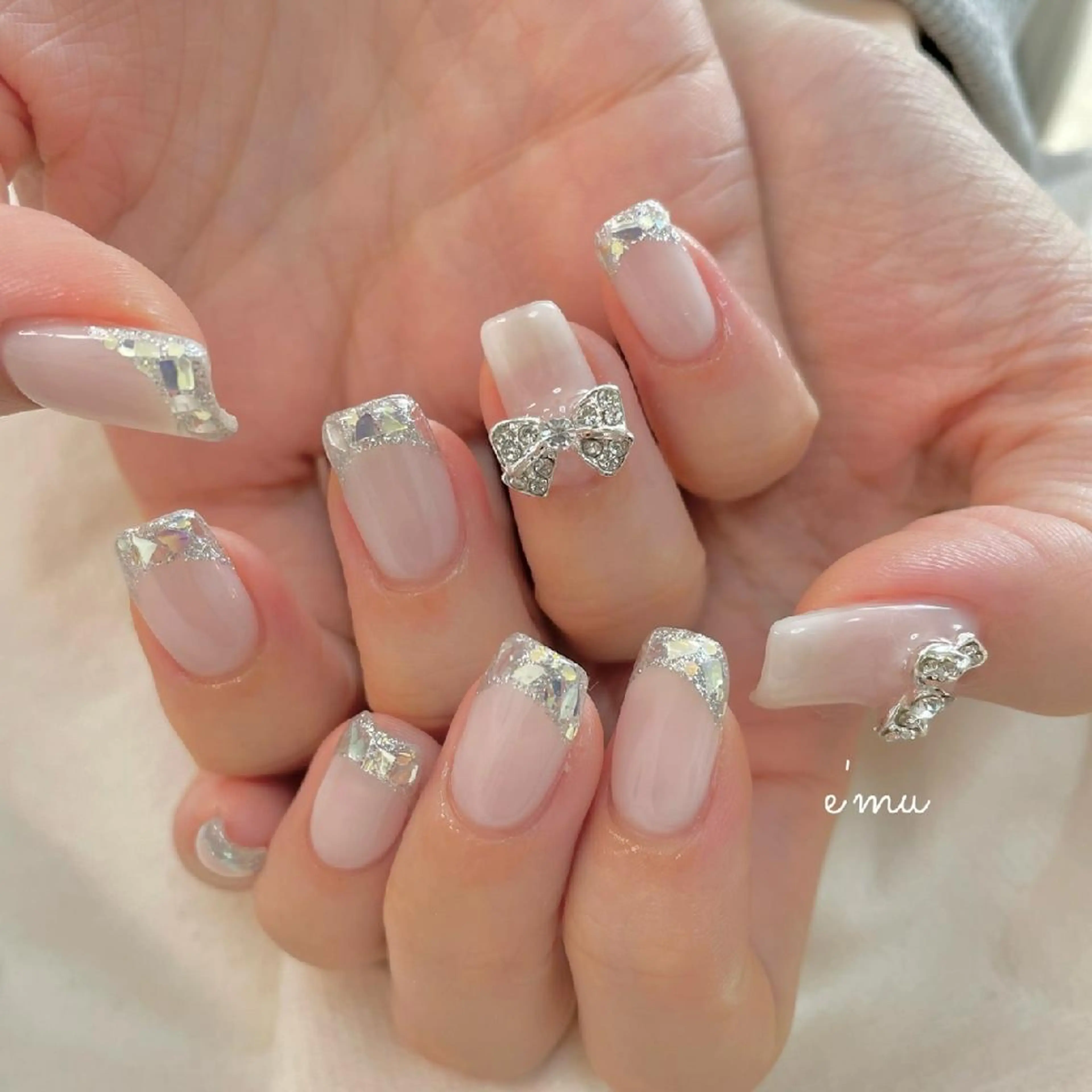 ネイル フレンチネイル ガーリー ガラスフレンチ 持ち込み リボン nail salon e'mu💐のネイルデザイン