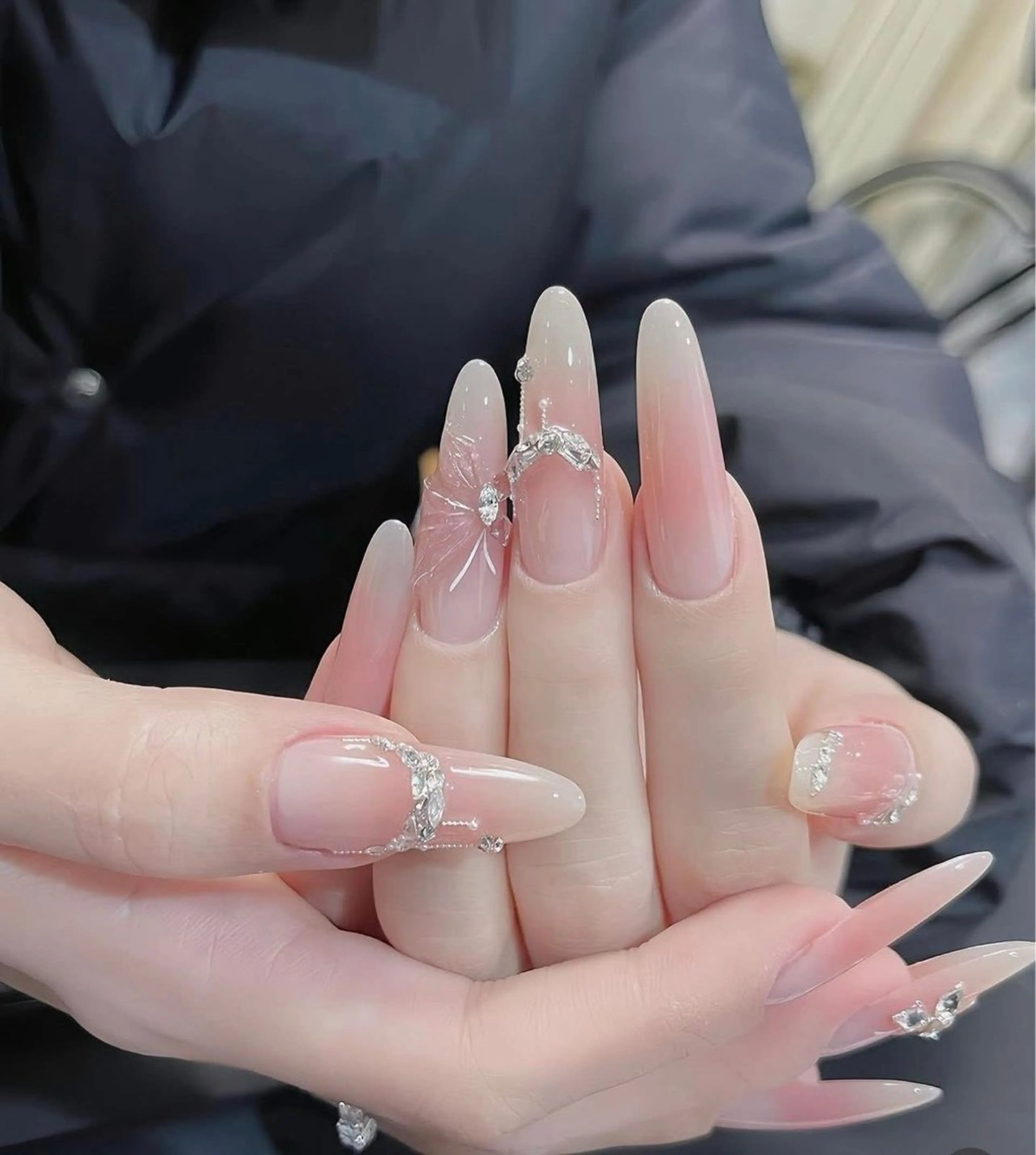 ネイル チークネイル フレンチネイル グラデーション キラキラネイル 韓国ネイル ハンドネイル Minette nailHuongのネイルデザイン