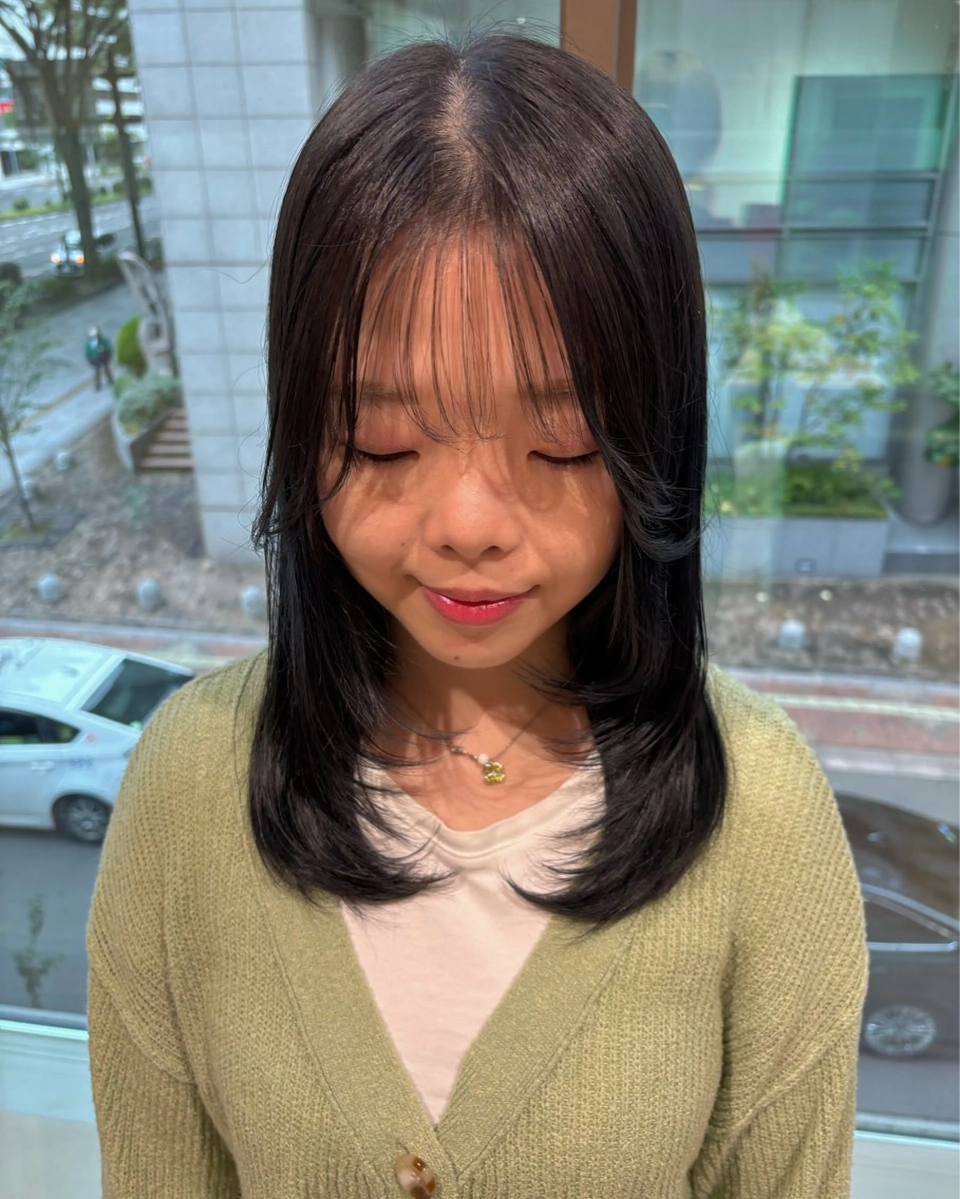 セミロング カラー 黒髪 ブルーカラー ブルーブラック カット ヘアカラー ゆい/パーマ/レイヤ ー/似合わせカラーのヘアスタイル