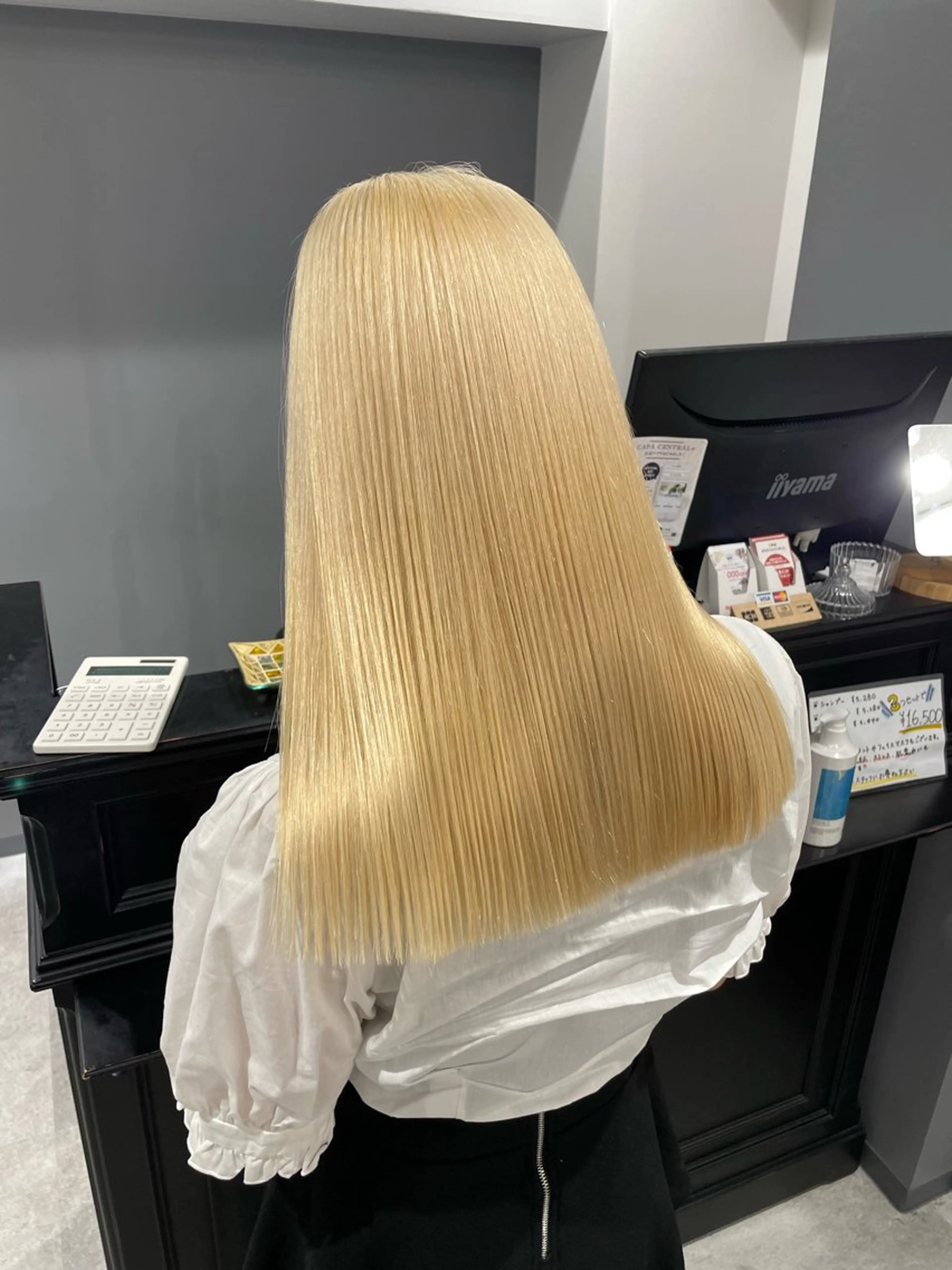 ブリーチ2回＋カラー＋トリートメント＋毛先カットのメニューですの写真