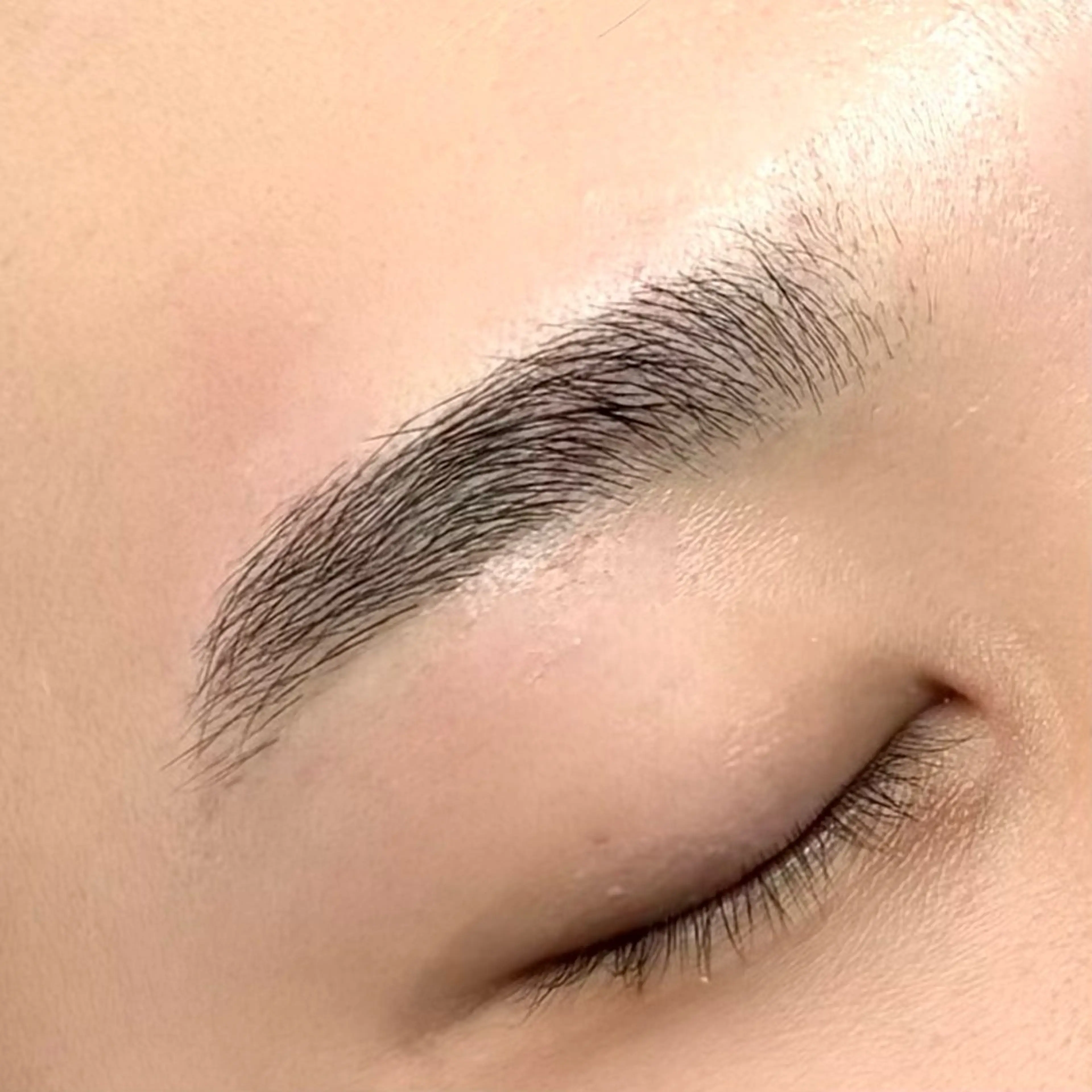 メンズ アイブロウ メンズアイブロウ 金山駅前メンズカット モデル募集 青島永透のヘアスタイル