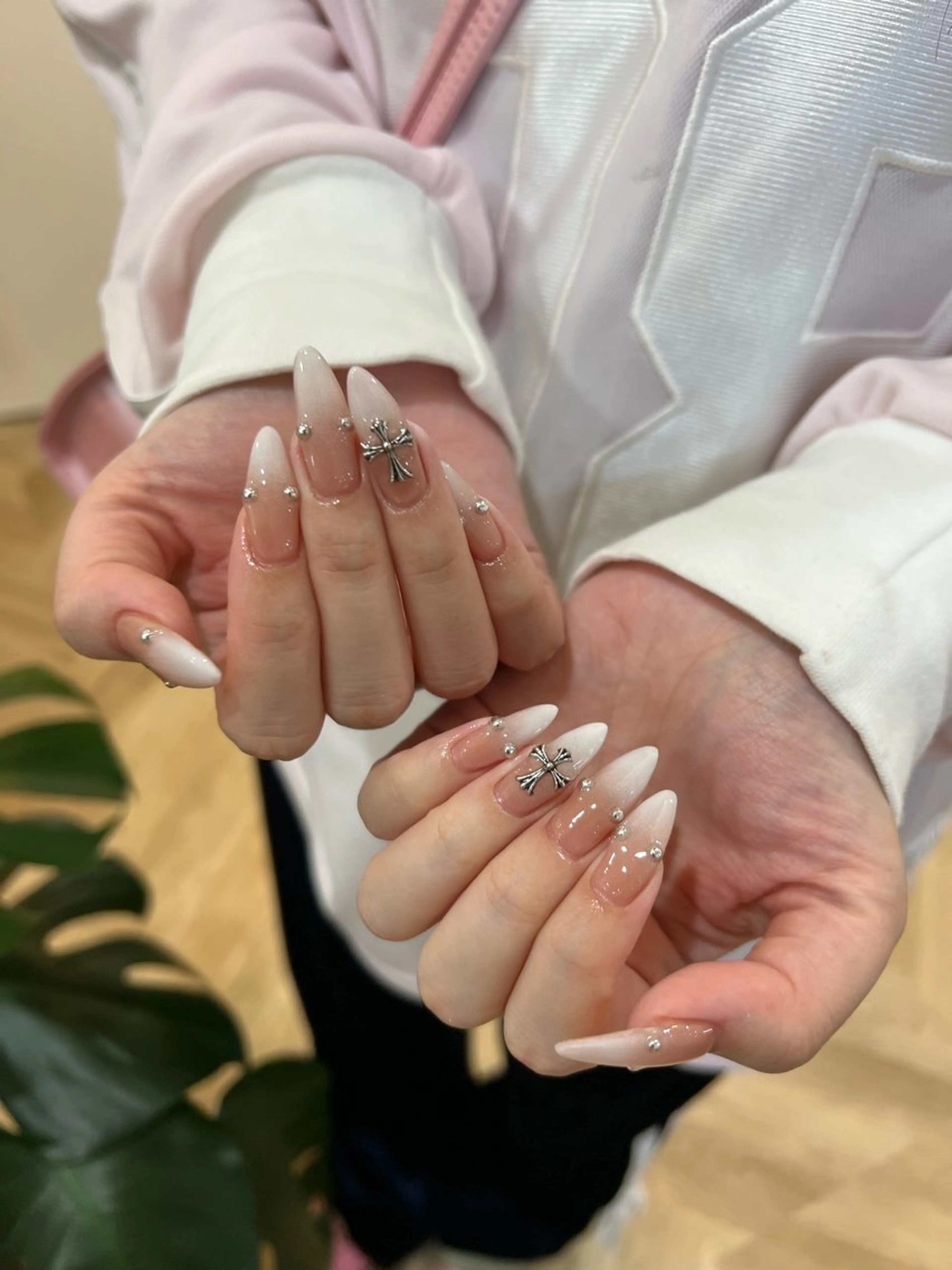 ネイル ハンドネイル フットネイル ハンドケア Nes.Nail所属・Miyagi Asamiのネイルデザイン