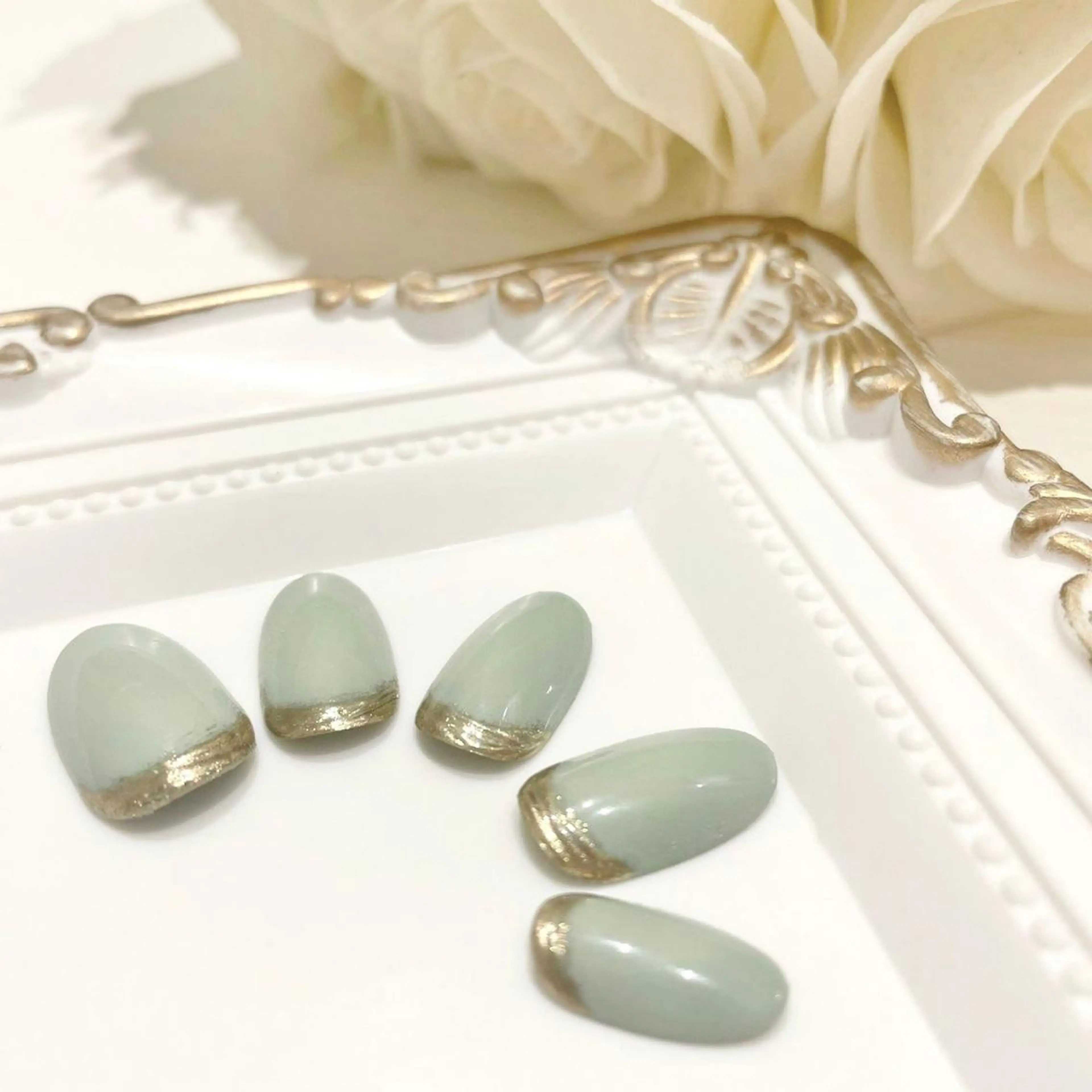 ネイル ブルー ゴールド ワンカラーネイル ブライダルネイル LUNARJE YUKARIのエステ・リラクイメージ