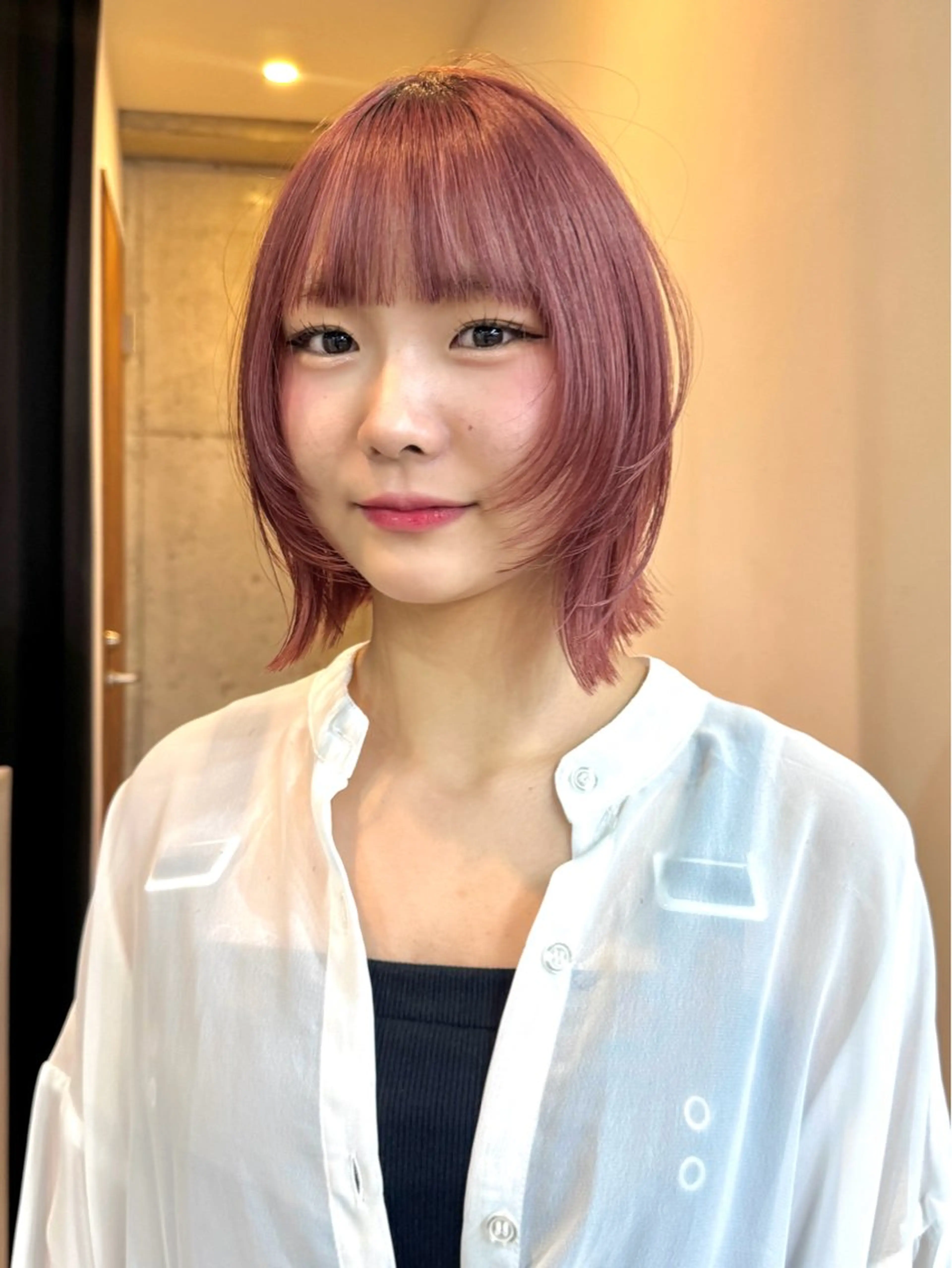 ショート カラー ブラウンカラー ピンクカラー ピンクブラウン ヘアカラー トリートメント 切りっぱなしボブ/ ブリーチカラー/大塚のヘアスタイル