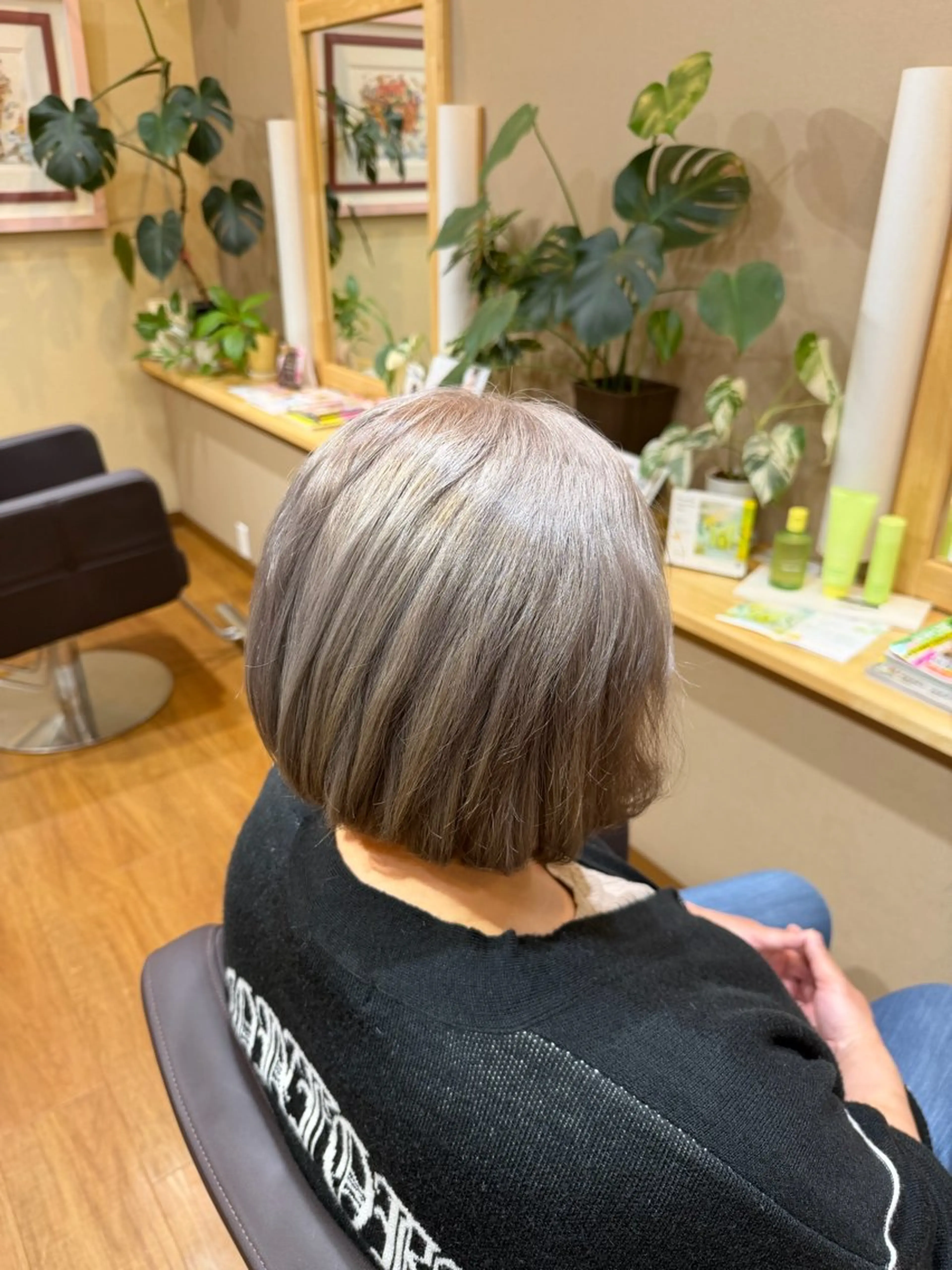 ショート カラー ブリーチ びようしつクイーン所属・原 魁杜のヘアスタイル