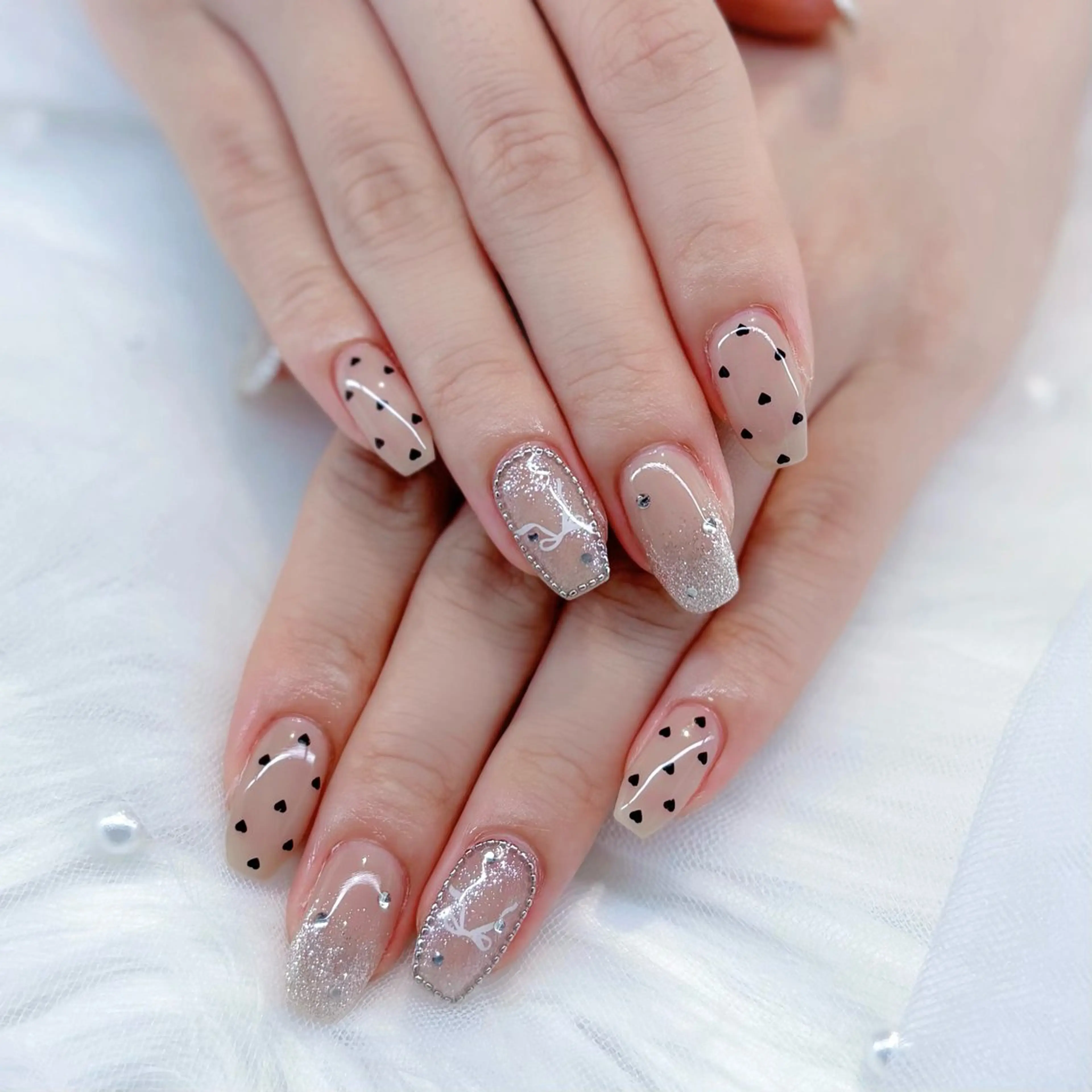ネイル ドット キラキラネイル 韓国ネイル リボン ワンホンネイル ハンドネイル ぷりゅねる 心斎橋のネイルデザイン