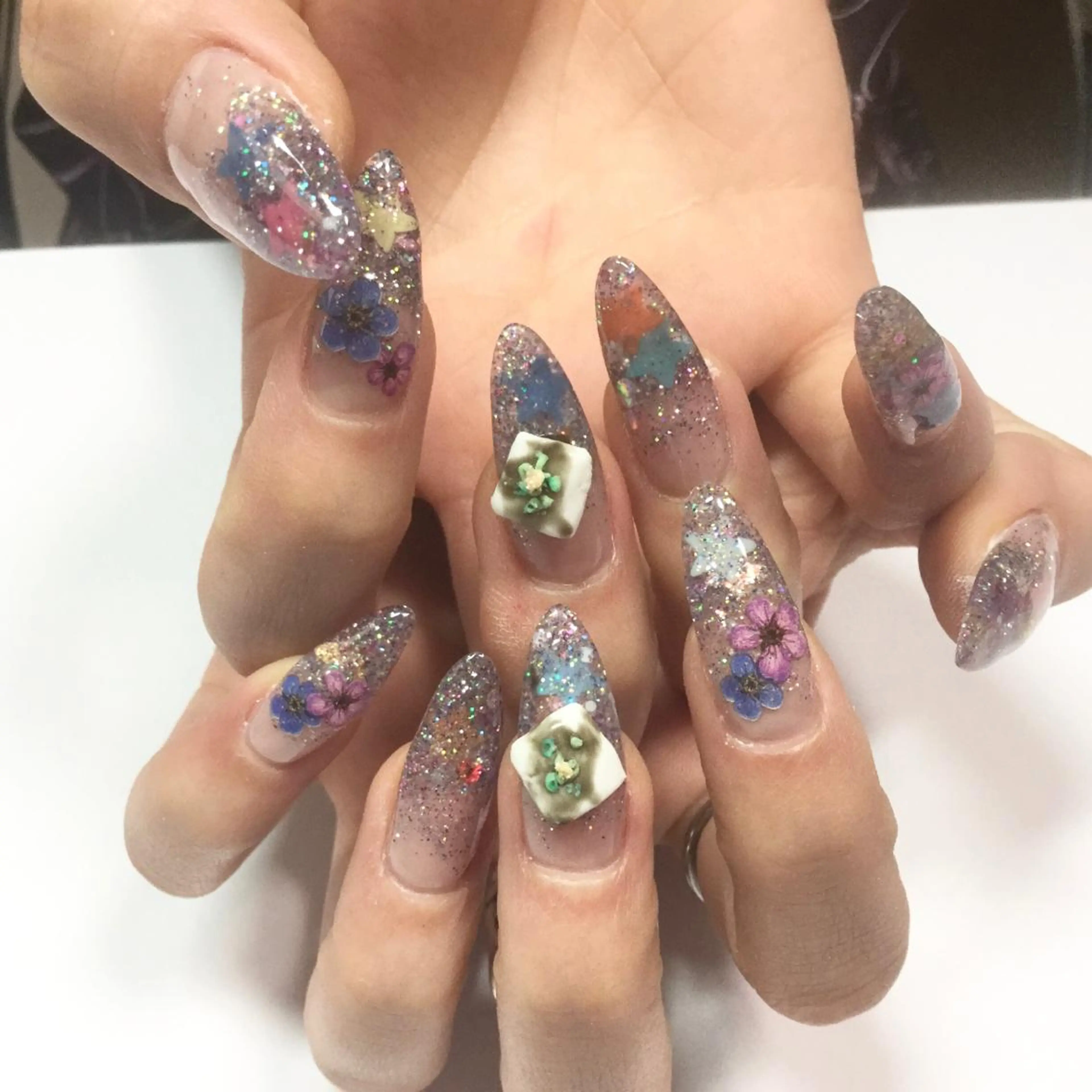 ロング ネイル Megumi Nailのネイルデザイン