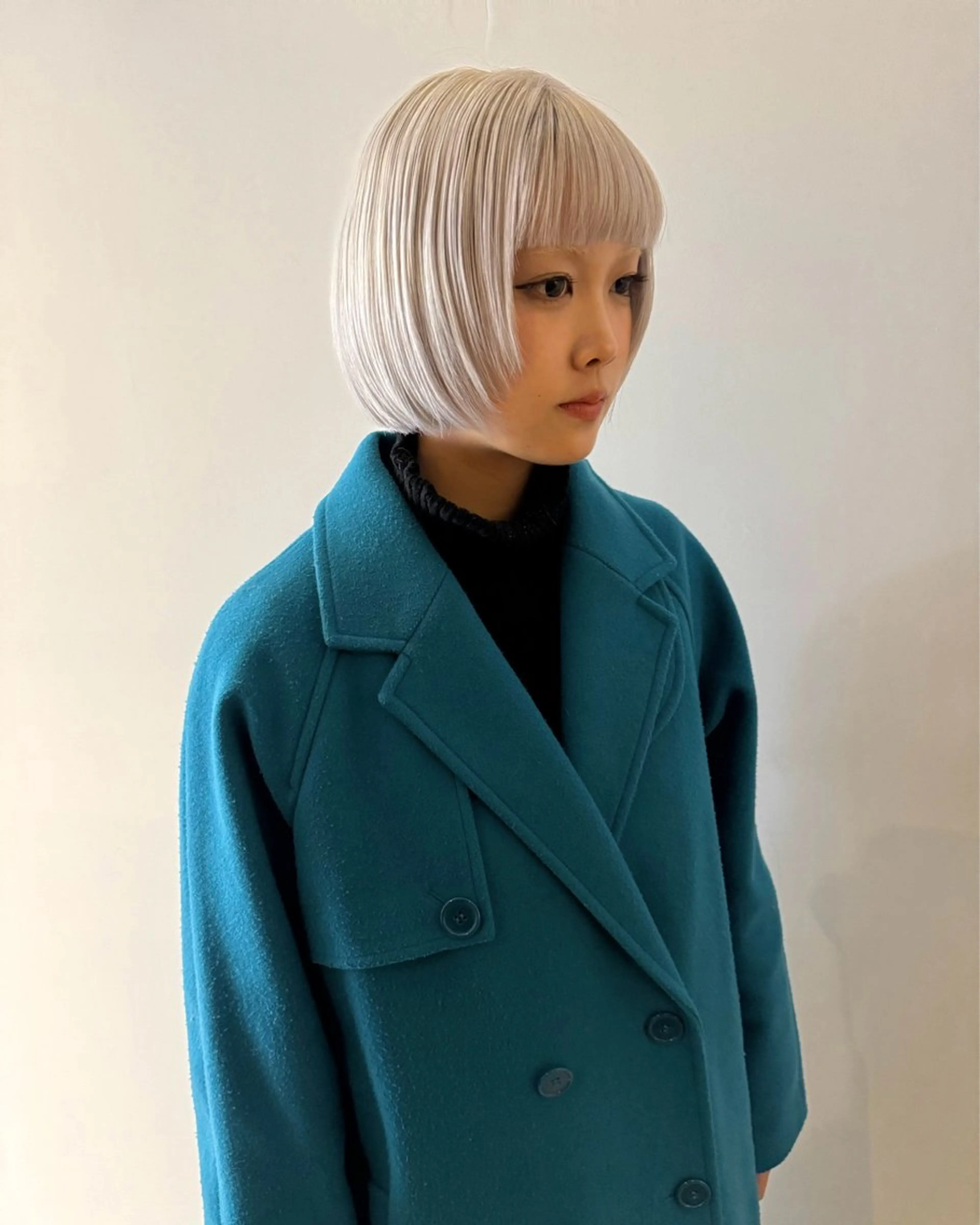 ショート カラー ブリーチ ボブ カット ヘアカラー トリートメント RAIMA ハイトーン/ベージュのヘアスタイル