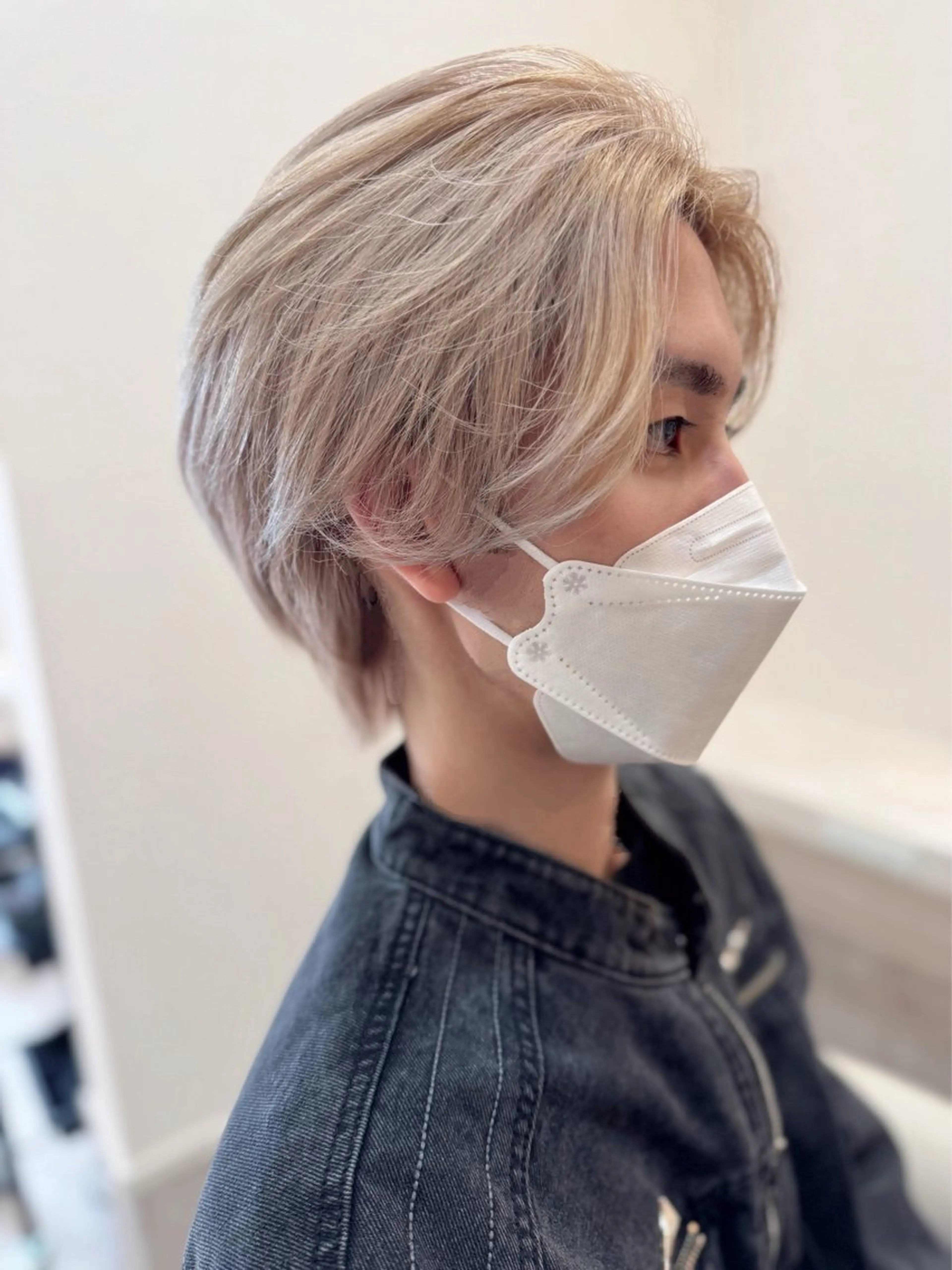 ショート カラー メンズ ベージュカラー ホワイトベージュ カット ヘアカラー 伴藤 寿男のヘアスタイル