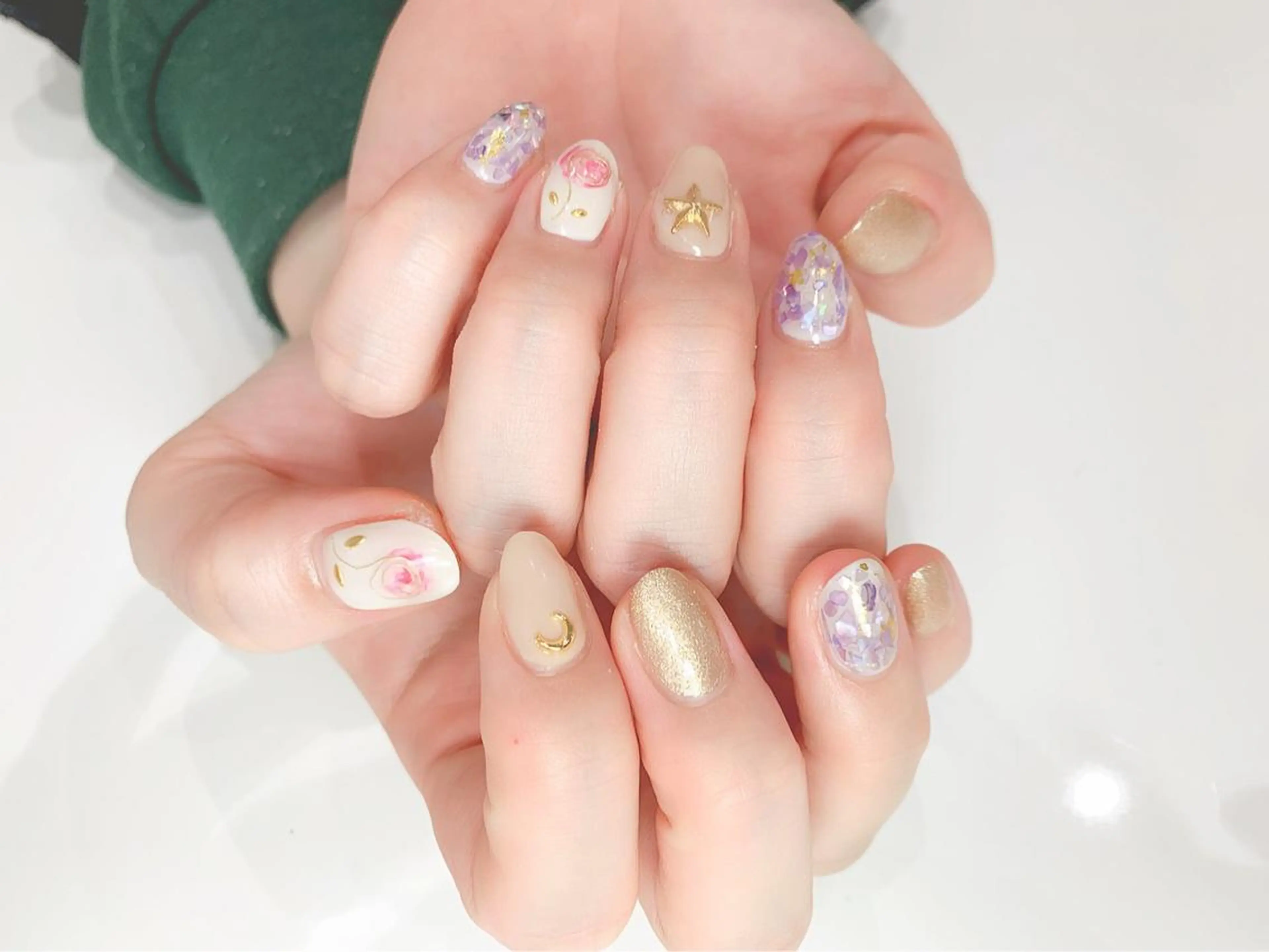 ネイル 指名支持率NO.1 スタイリストのヘアスタイル