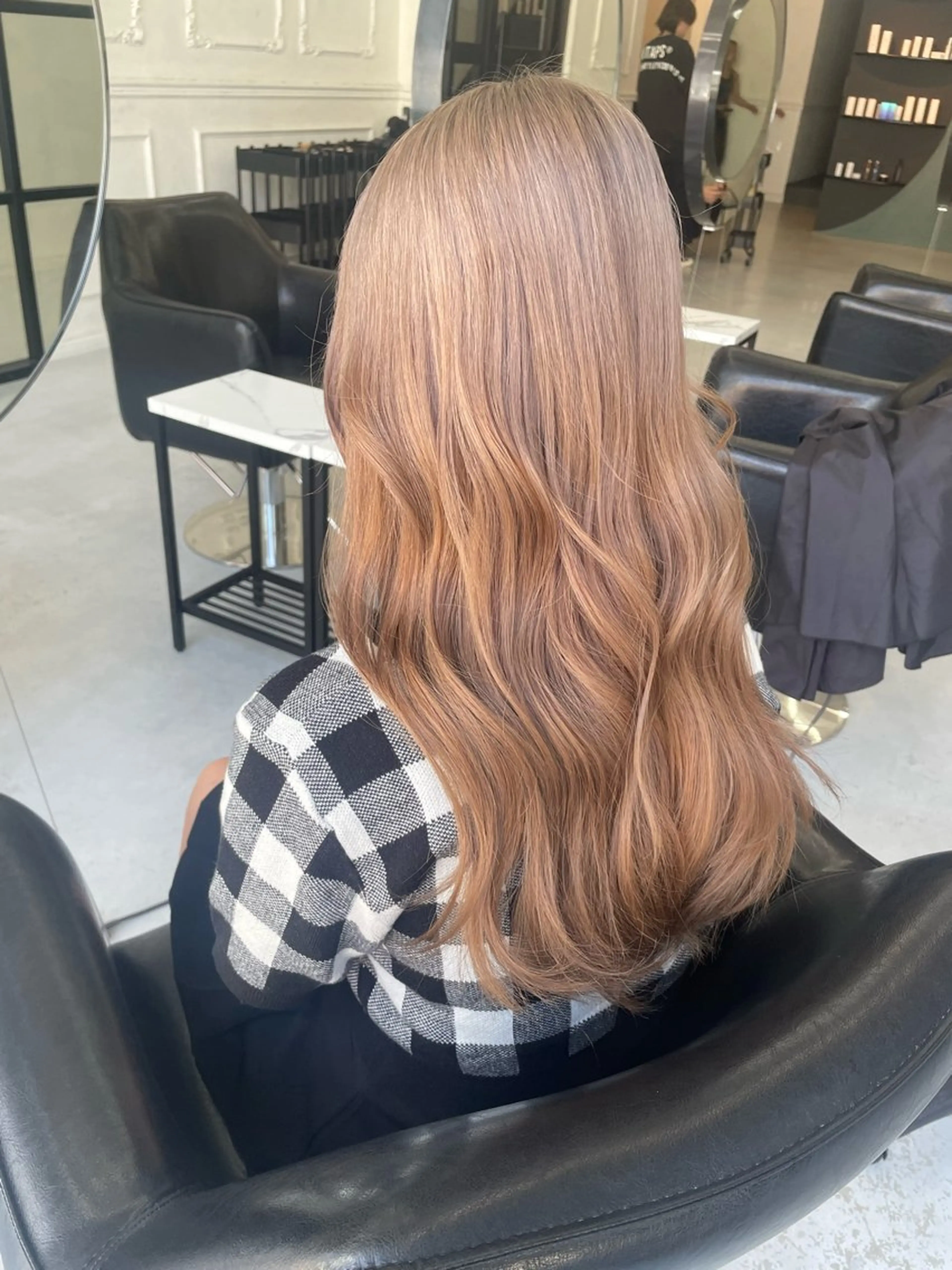 ロング ヘアカラー MaisonHALU さくらのヘアスタイル