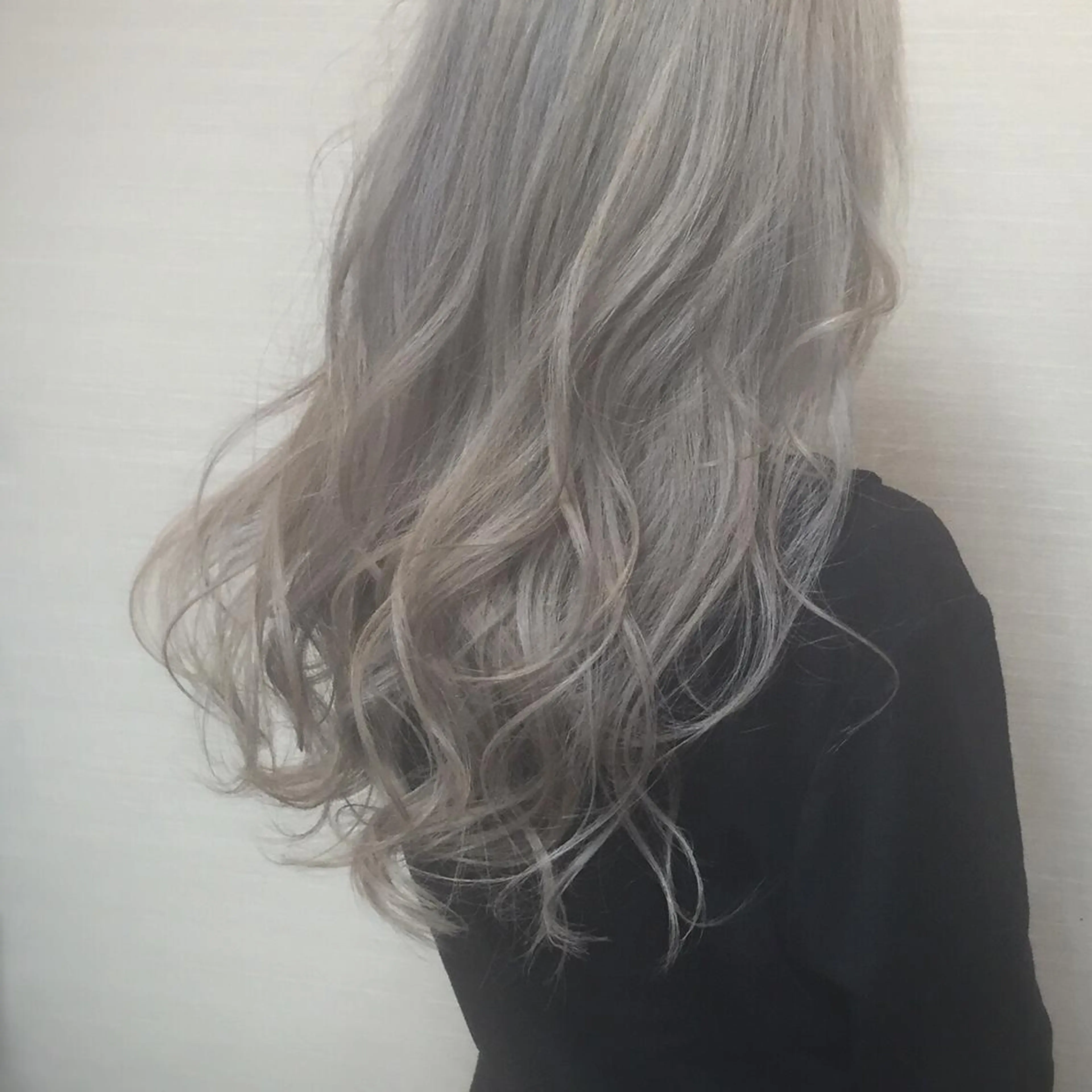 セミロング カラー アッシュ ホワイトアッシュ L'or Kyoto 【ロルキョウト】のヘアスタイル