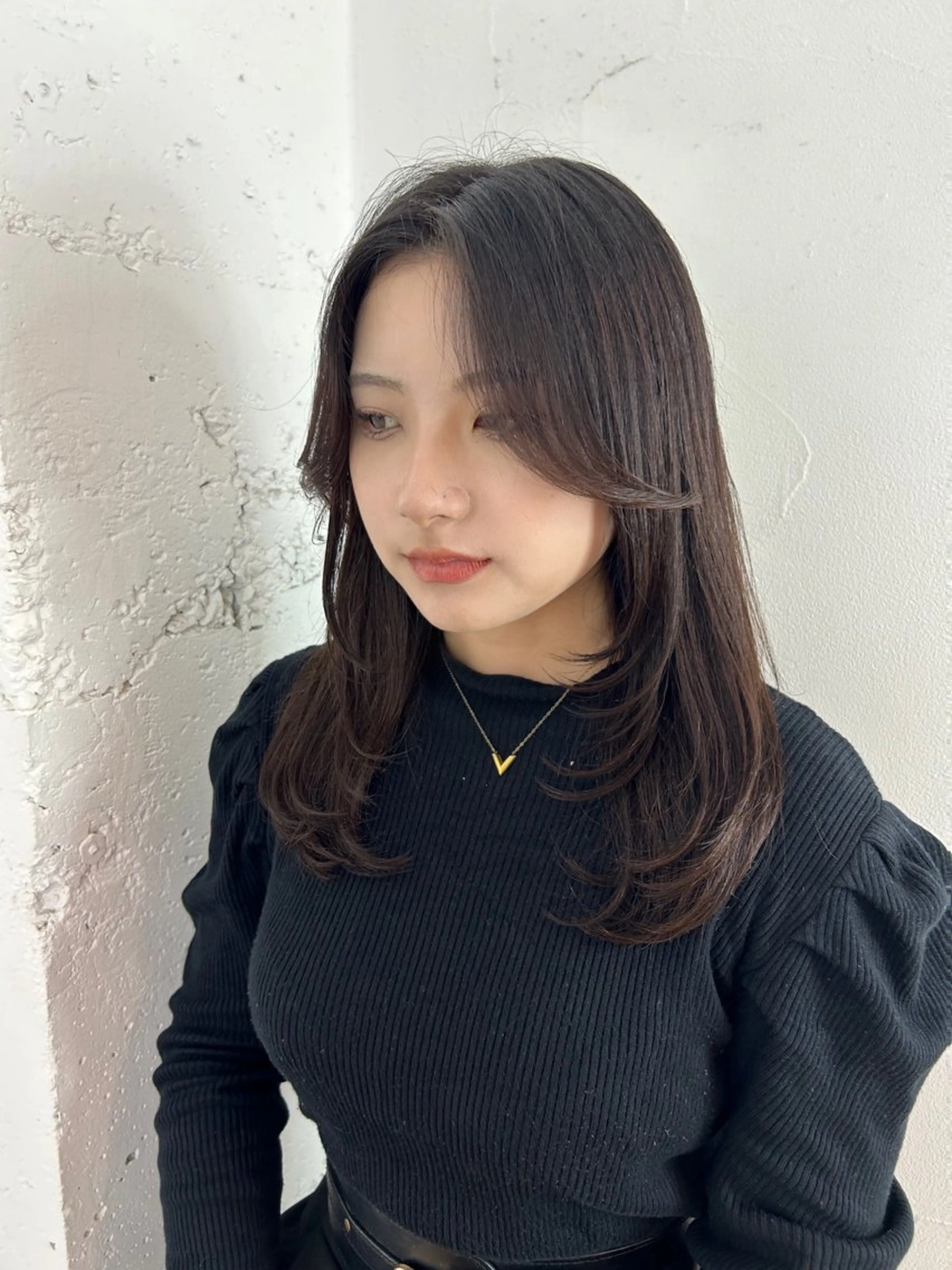 セミロング レイヤーカット エミリ / オリーブカラーのヘアスタイル